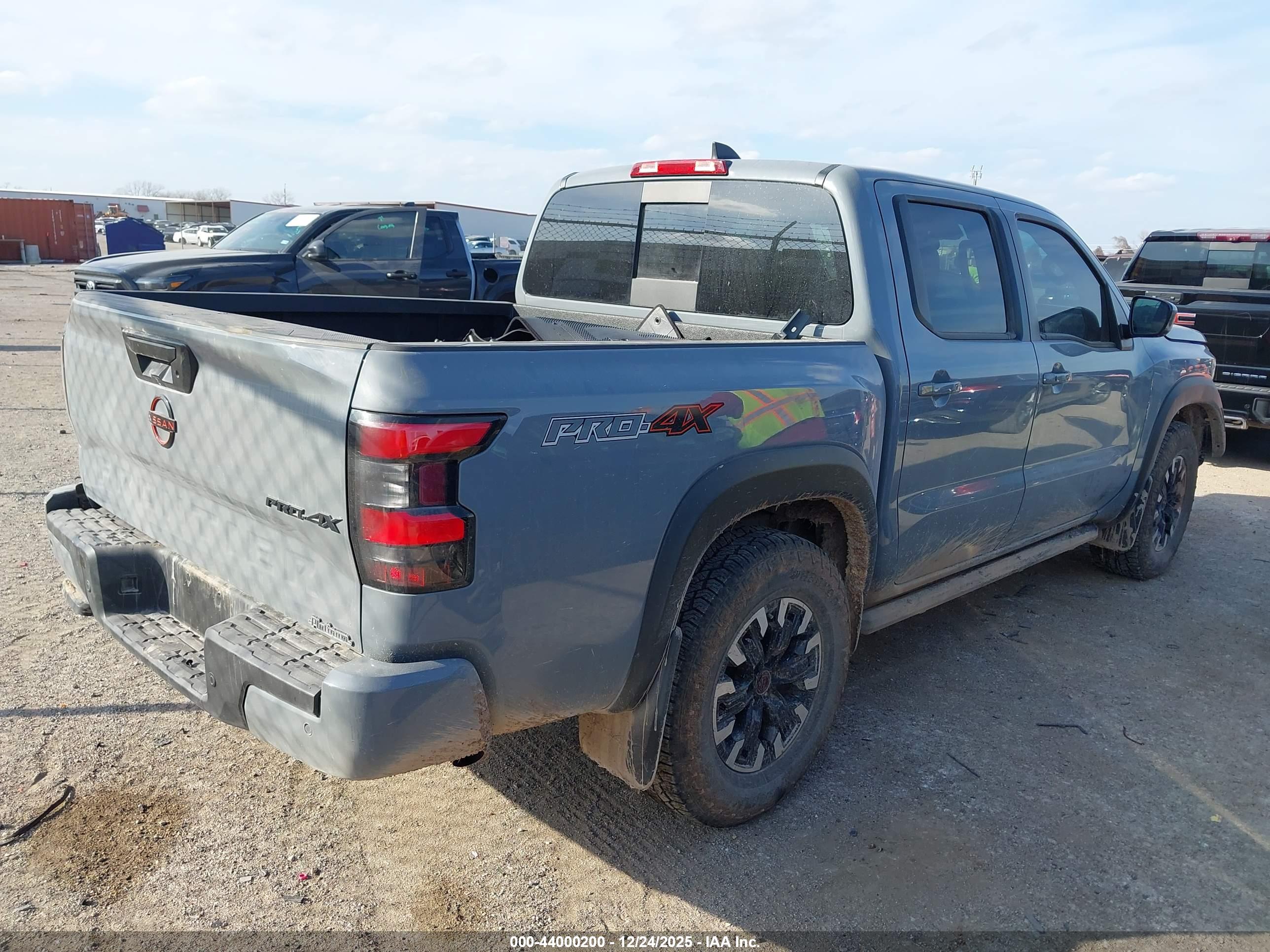 NISSAN FRONTIER image 4