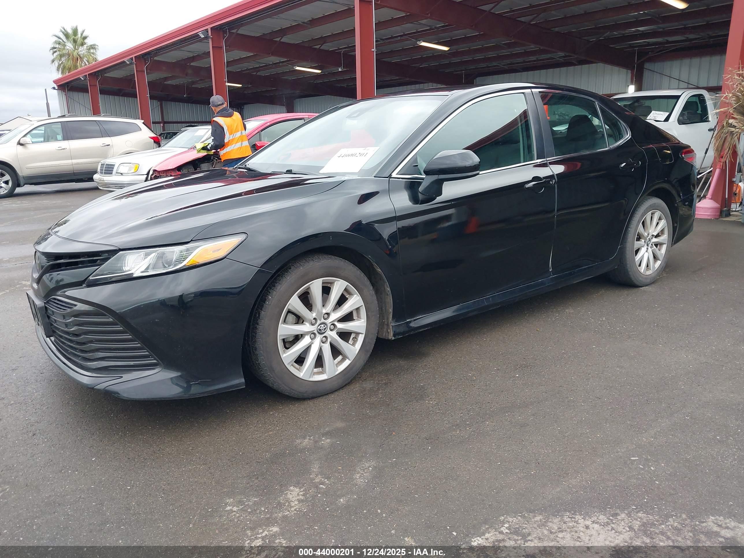 TOYOTA CAMRY image 2