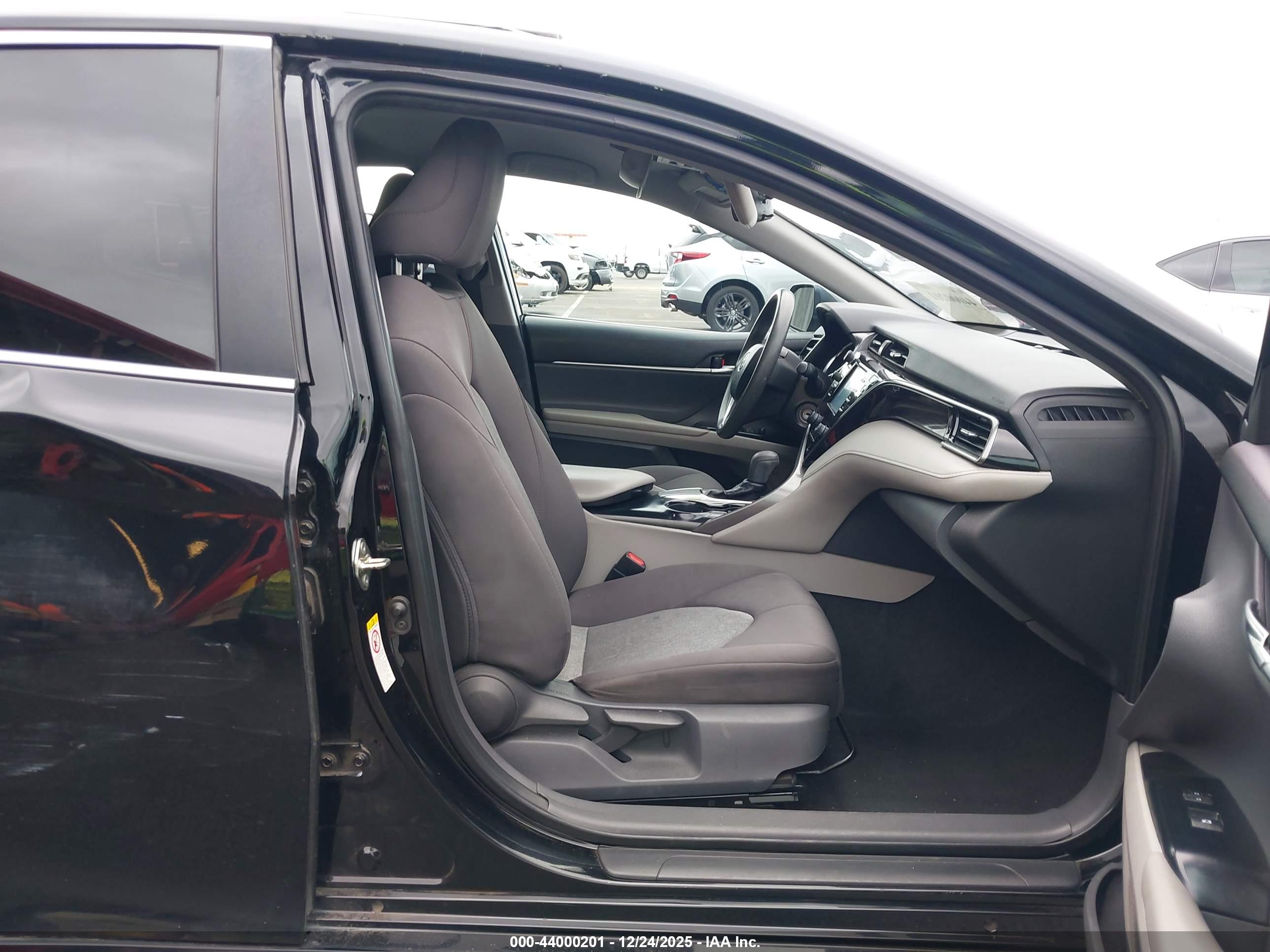 TOYOTA CAMRY image 5