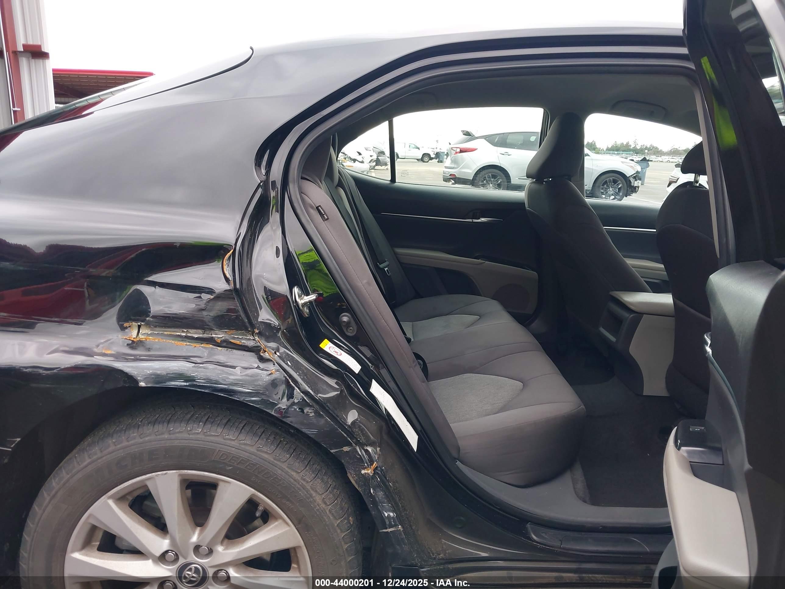 TOYOTA CAMRY image 8