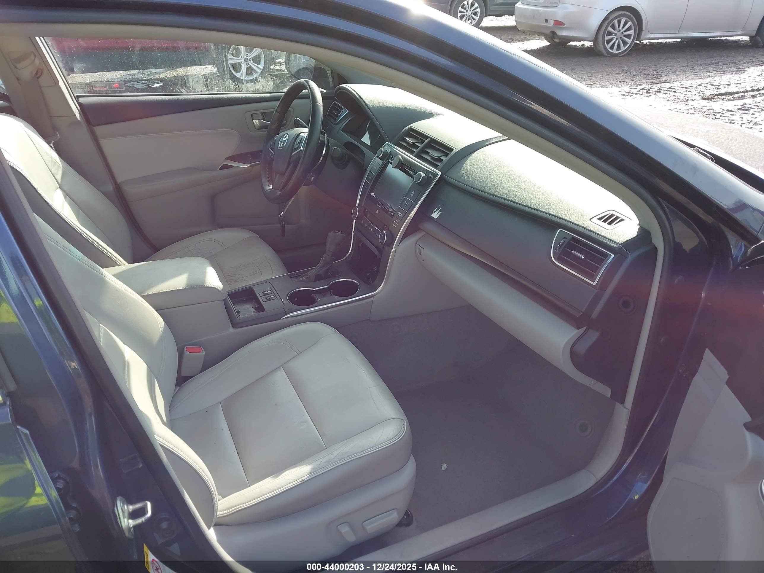 TOYOTA CAMRY image 5