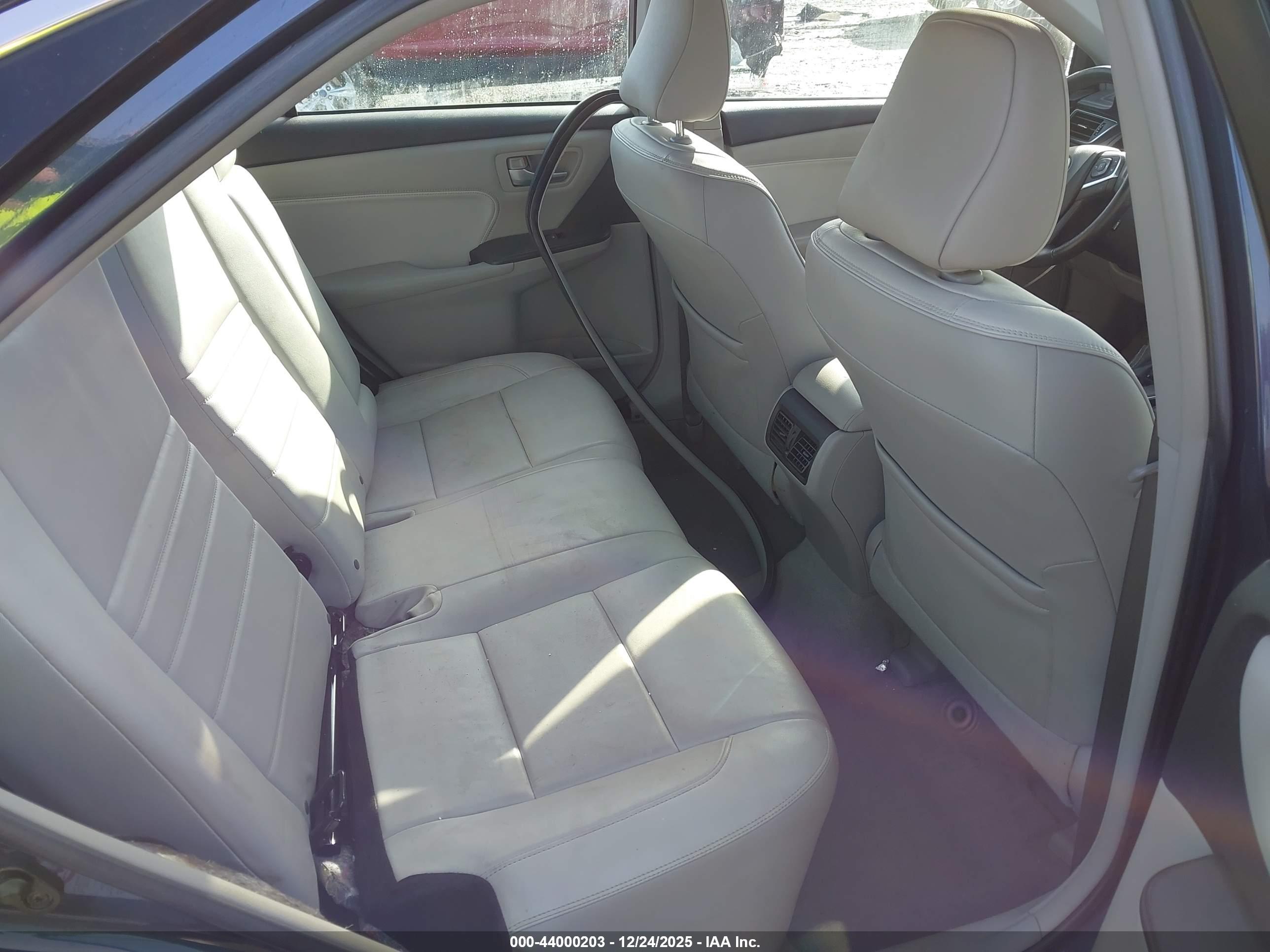 TOYOTA CAMRY image 8