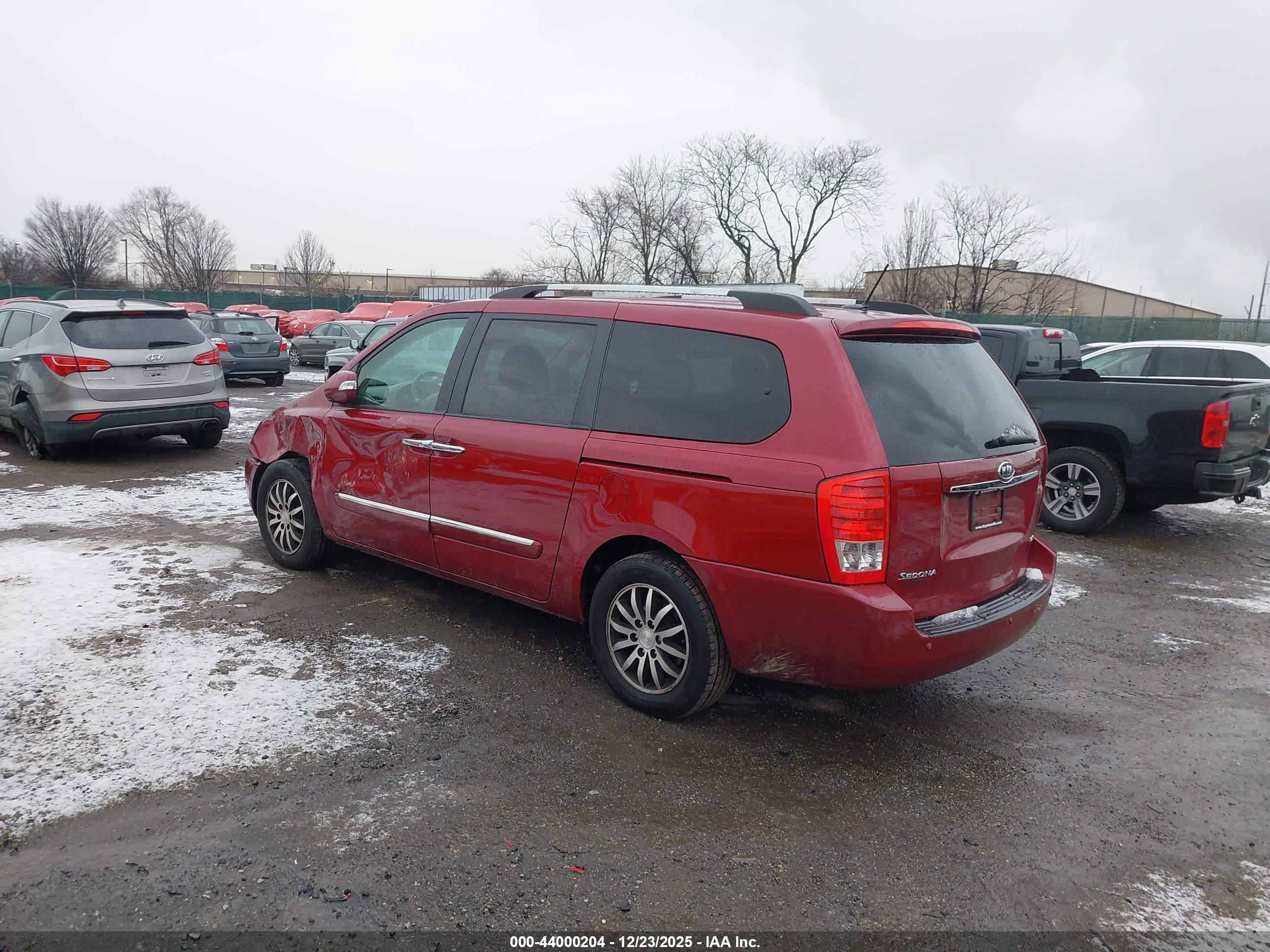 KIA SEDONA image 3