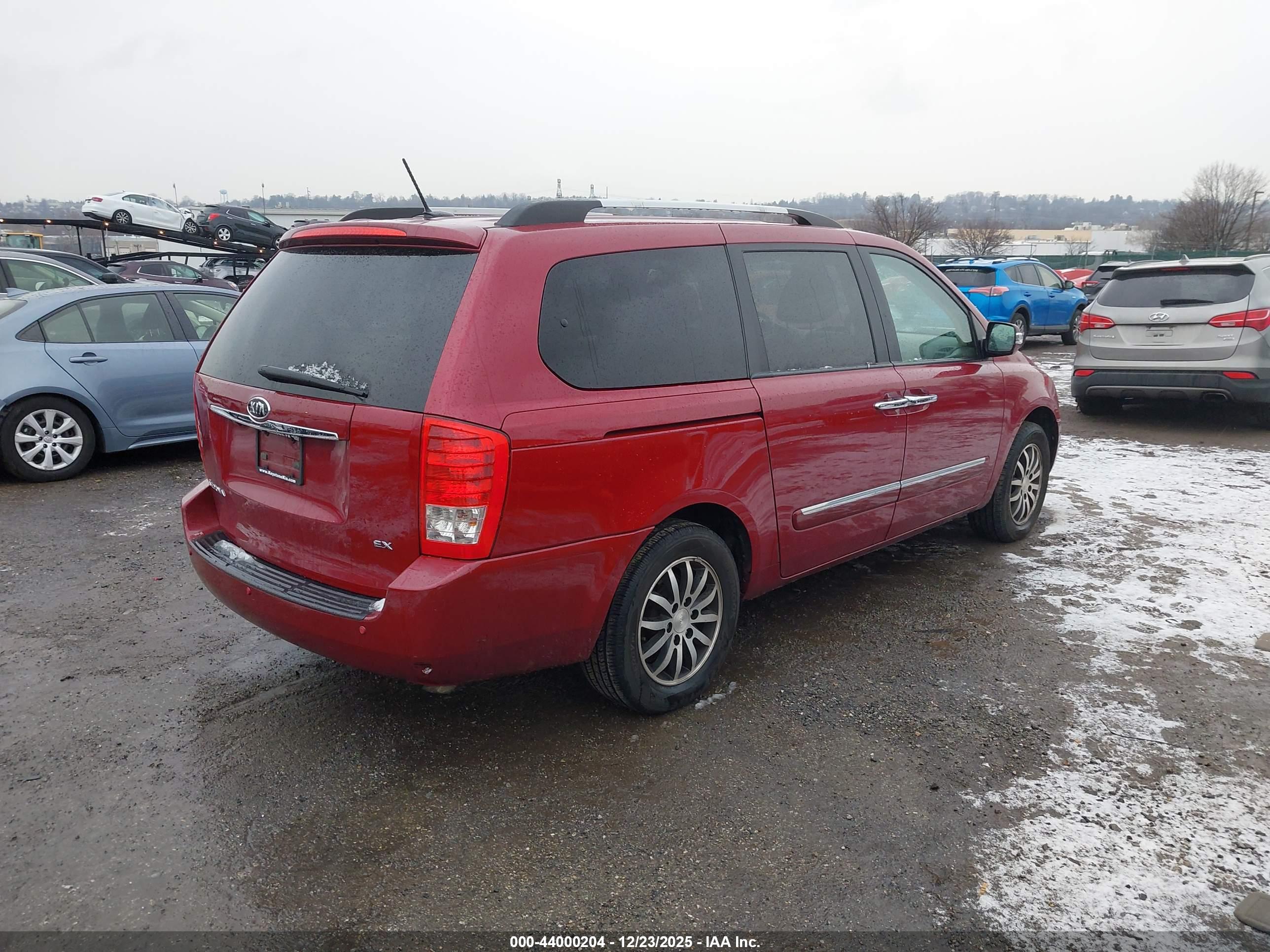 KIA SEDONA image 4