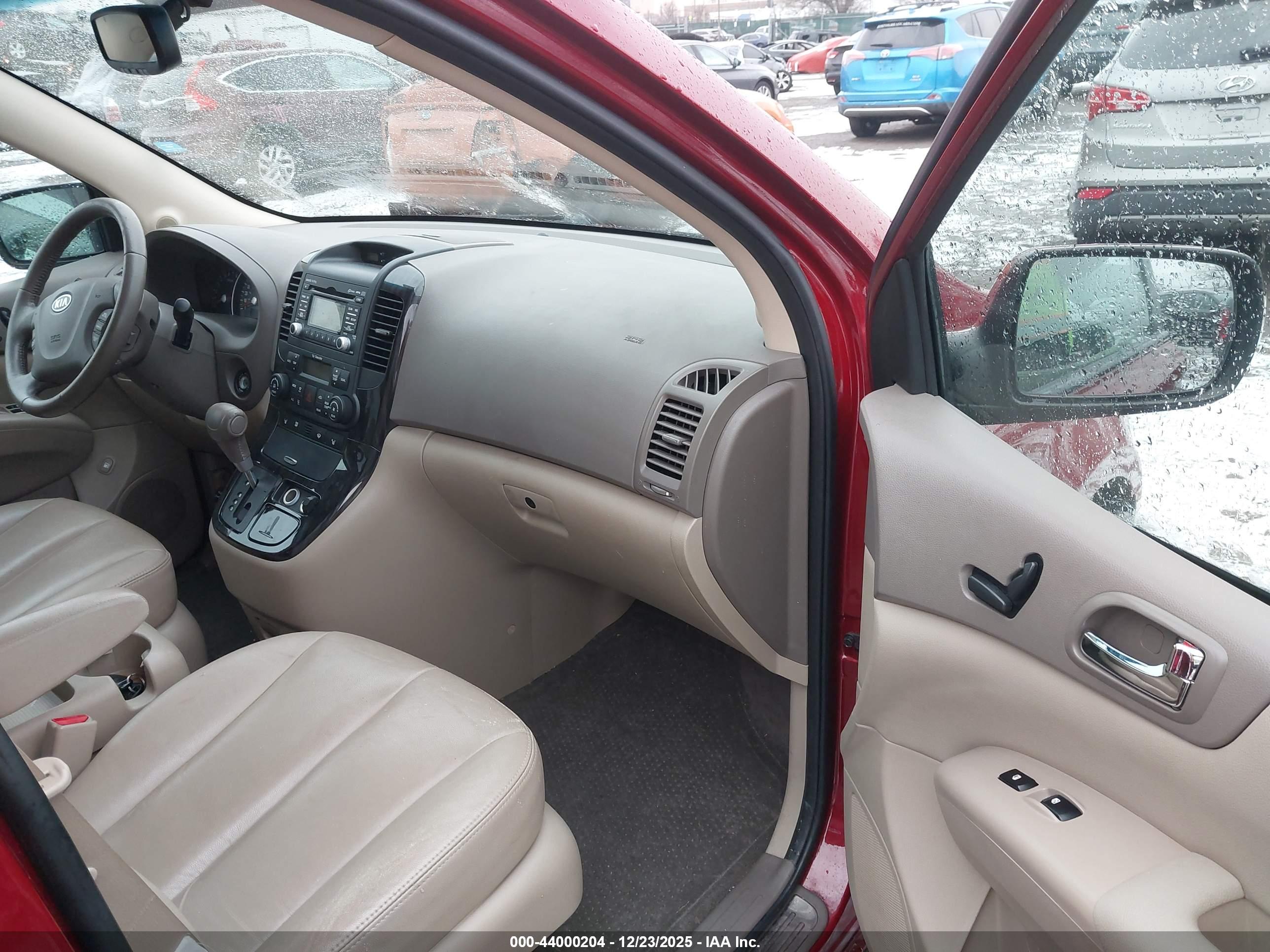 KIA SEDONA image 5