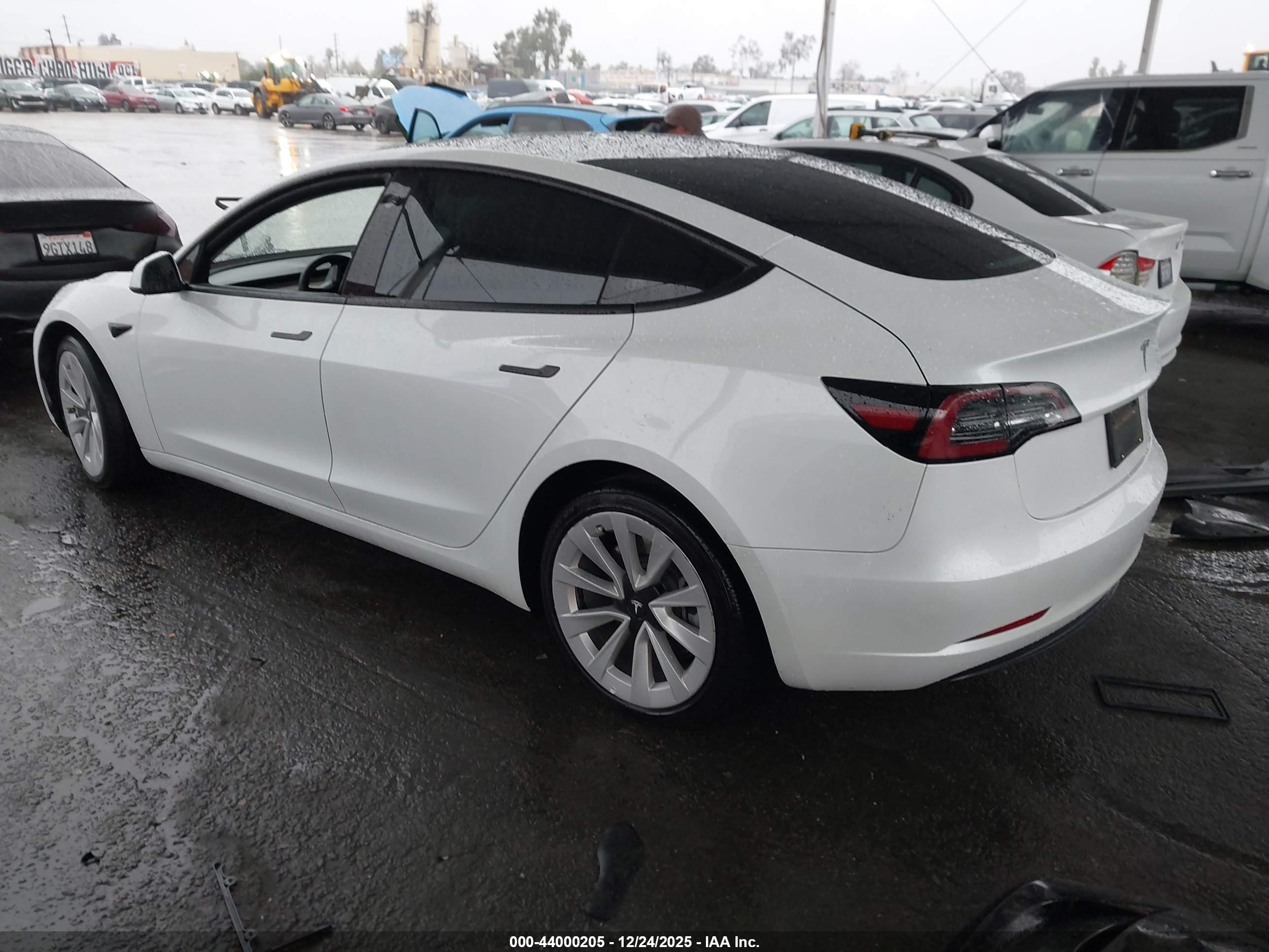 TESLA MODEL image 3