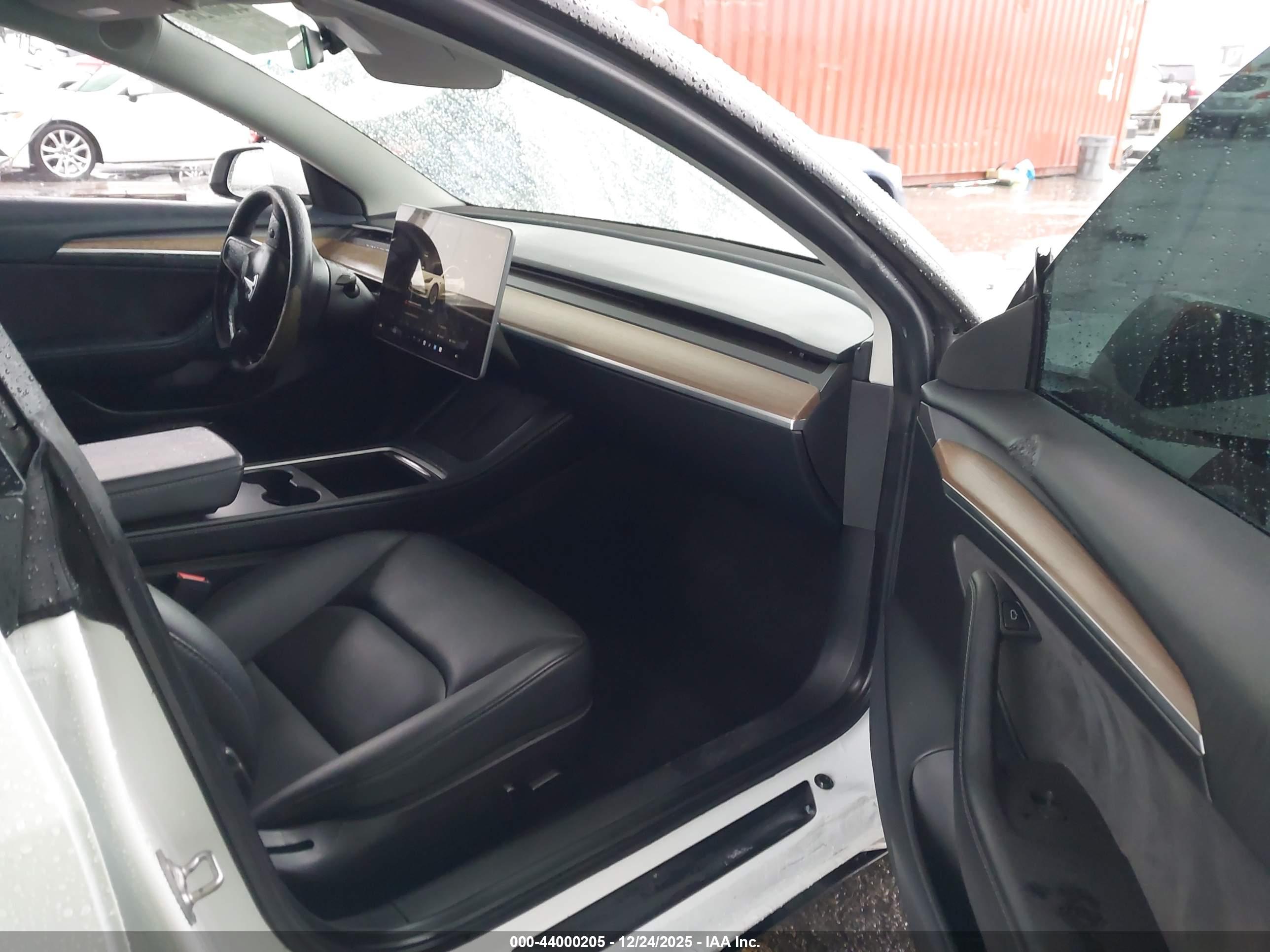 TESLA MODEL image 5