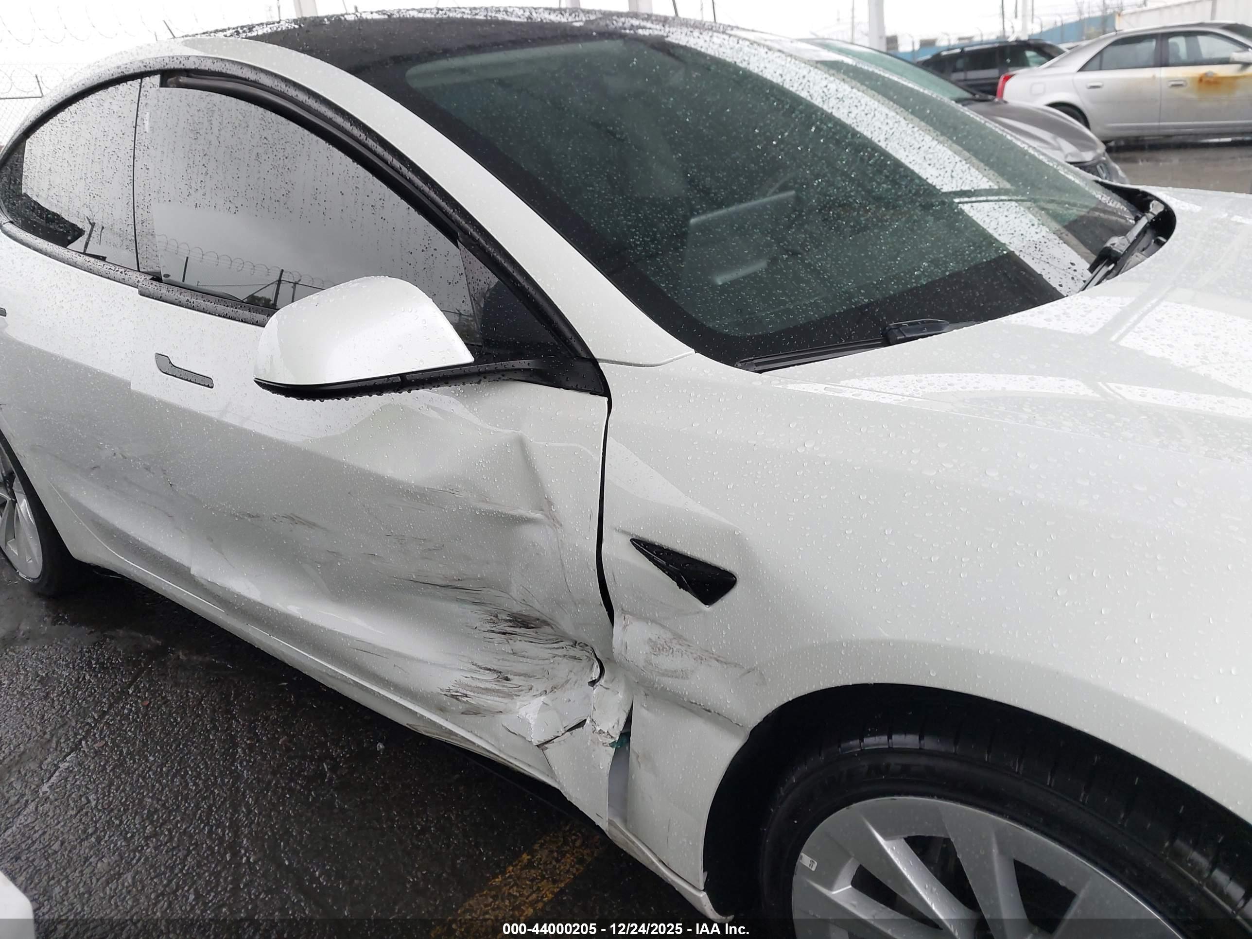 TESLA MODEL image 6