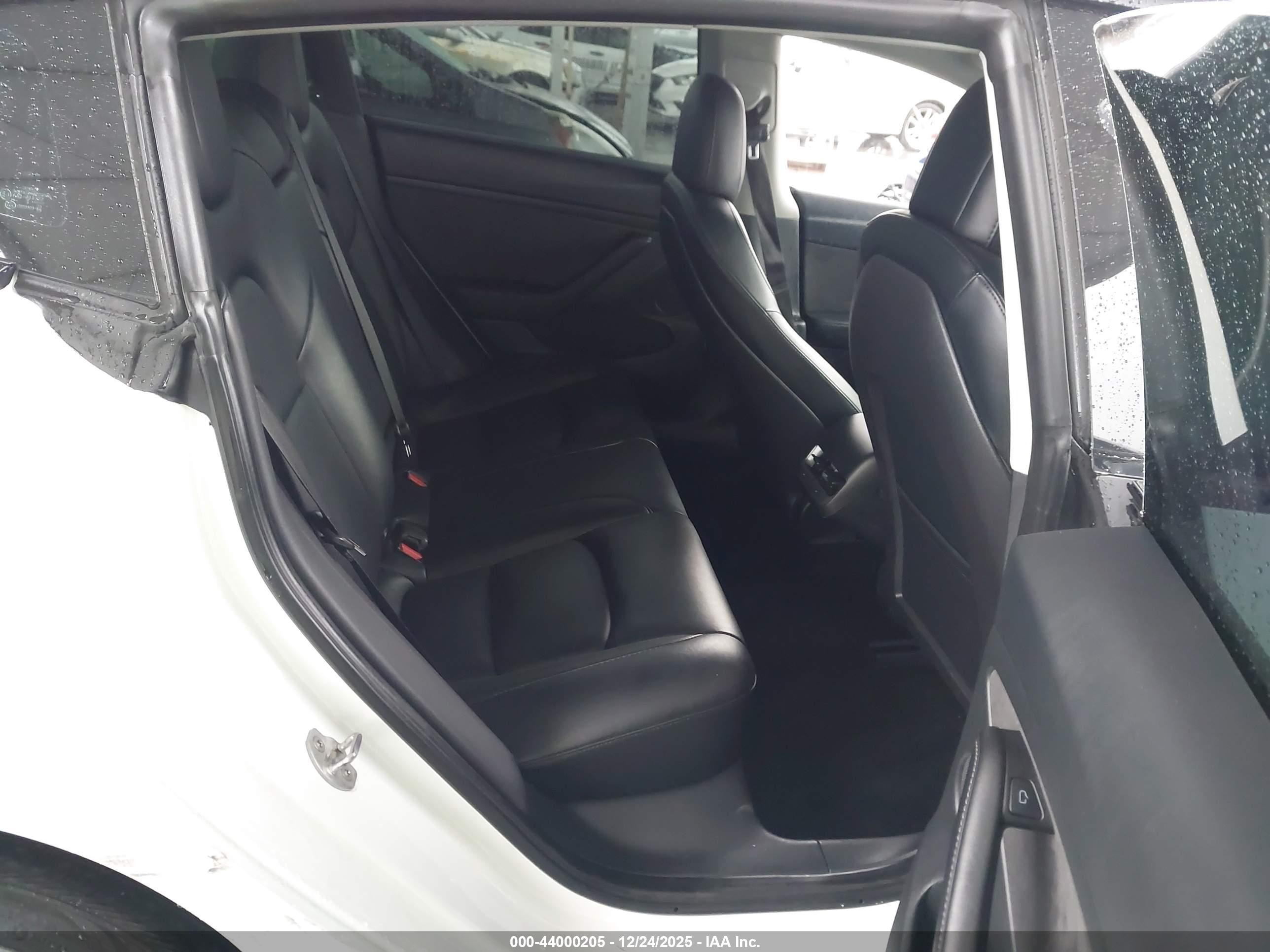 TESLA MODEL image 8