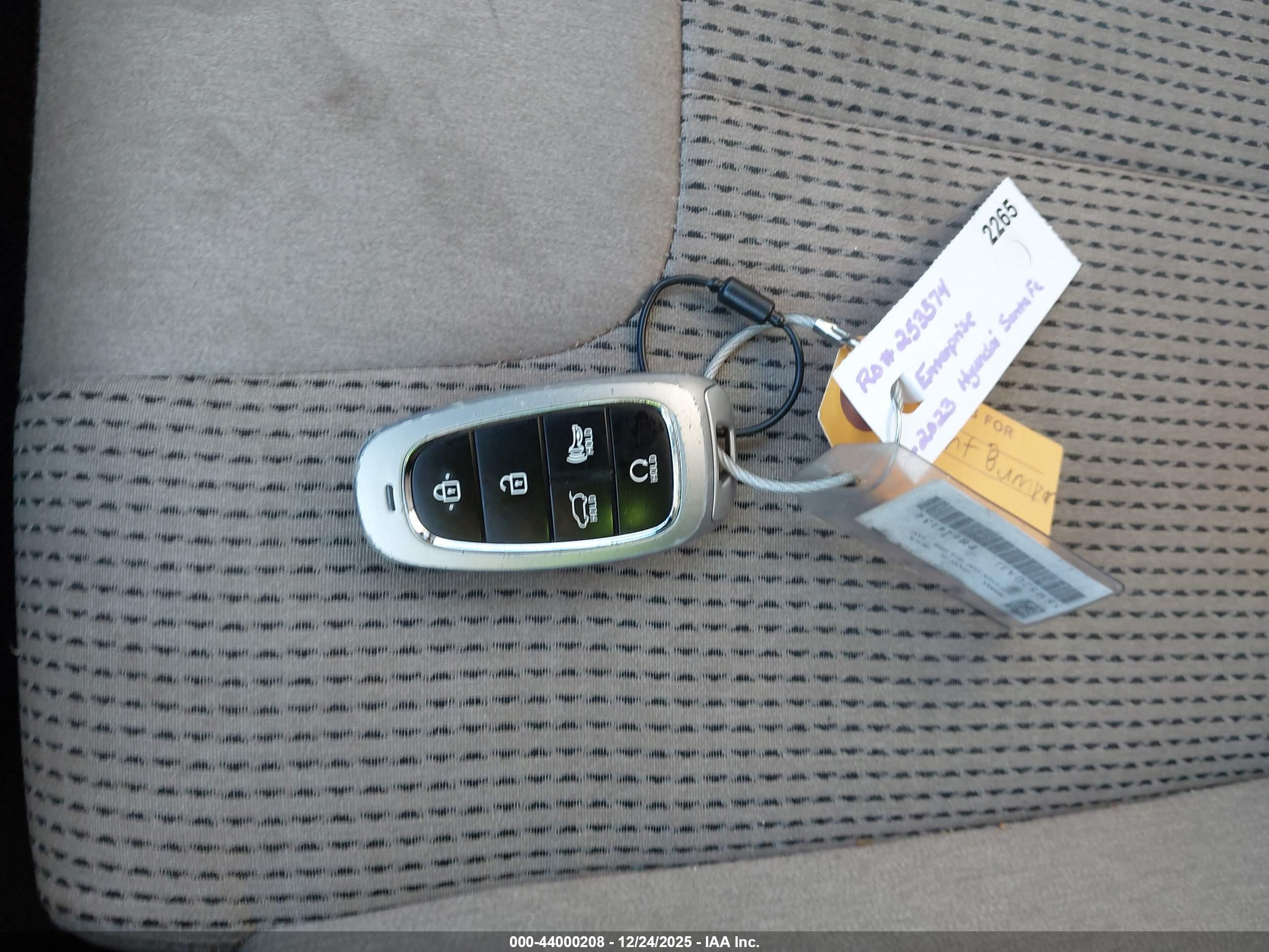 HYUNDAI SANTA image 11