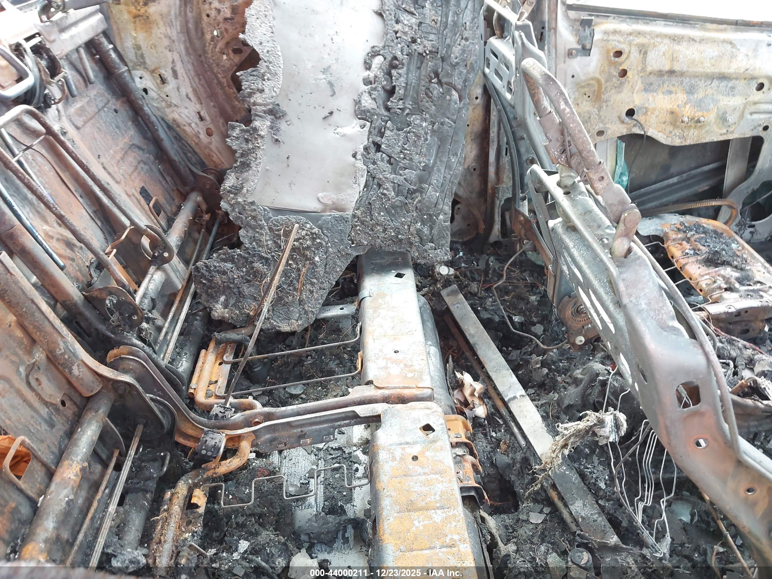 FORD ESCAPE image 8
