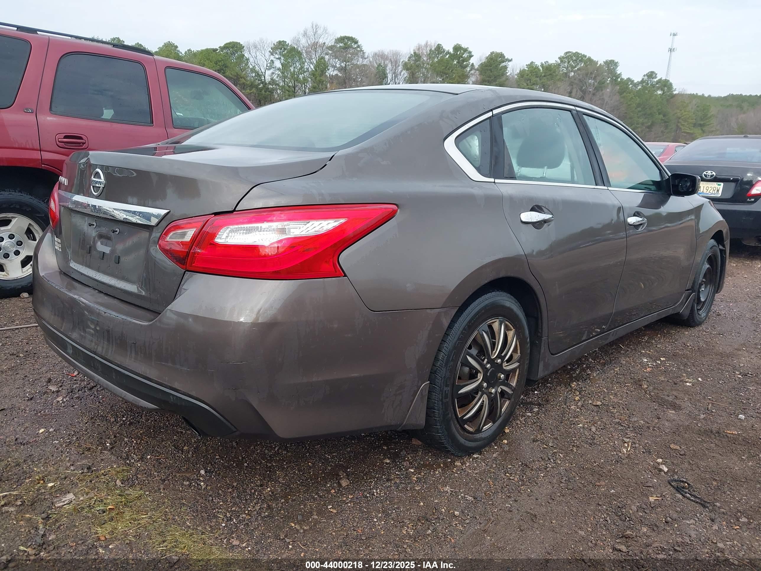 NISSAN ALTIMA image 4