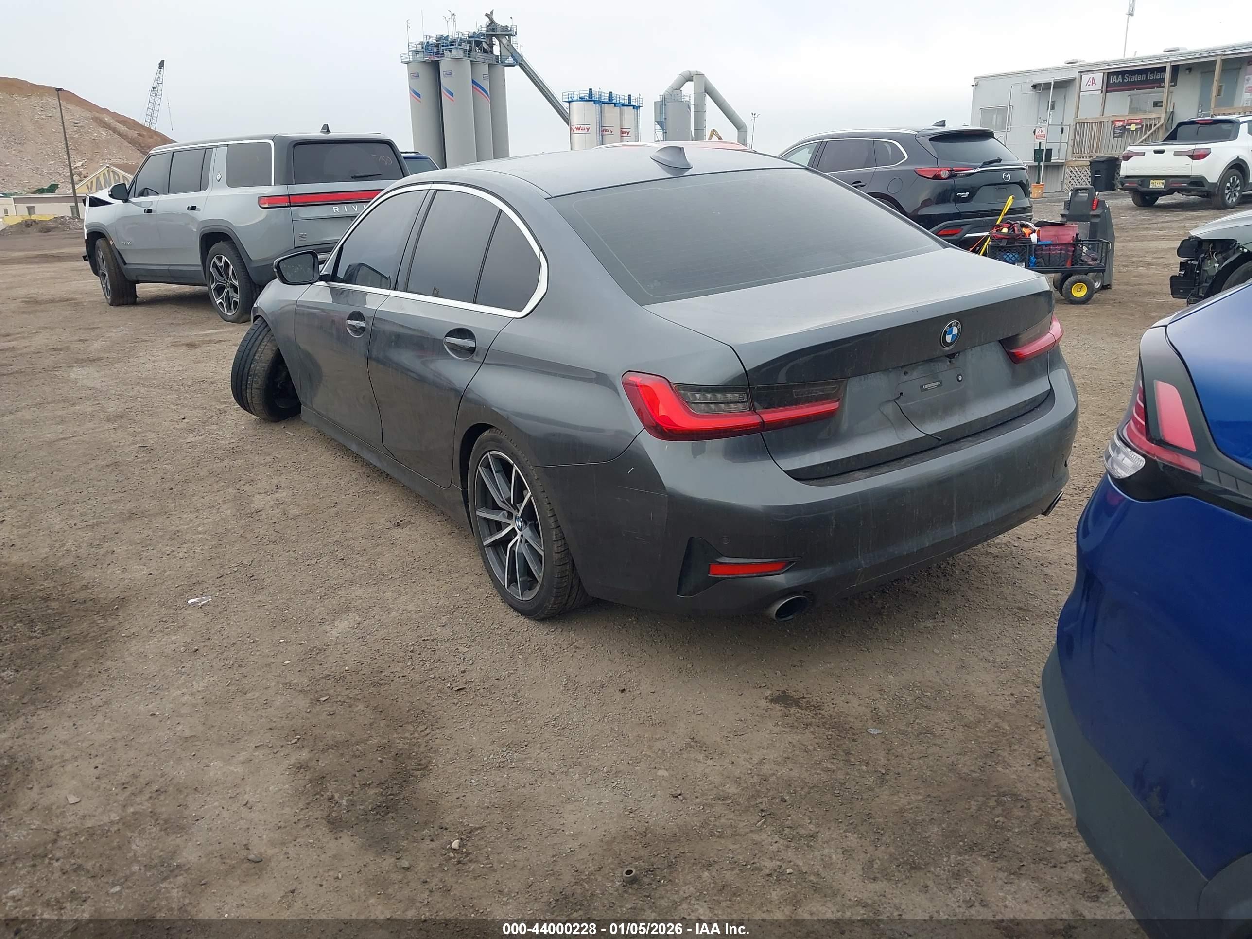 BMW 330I image 3