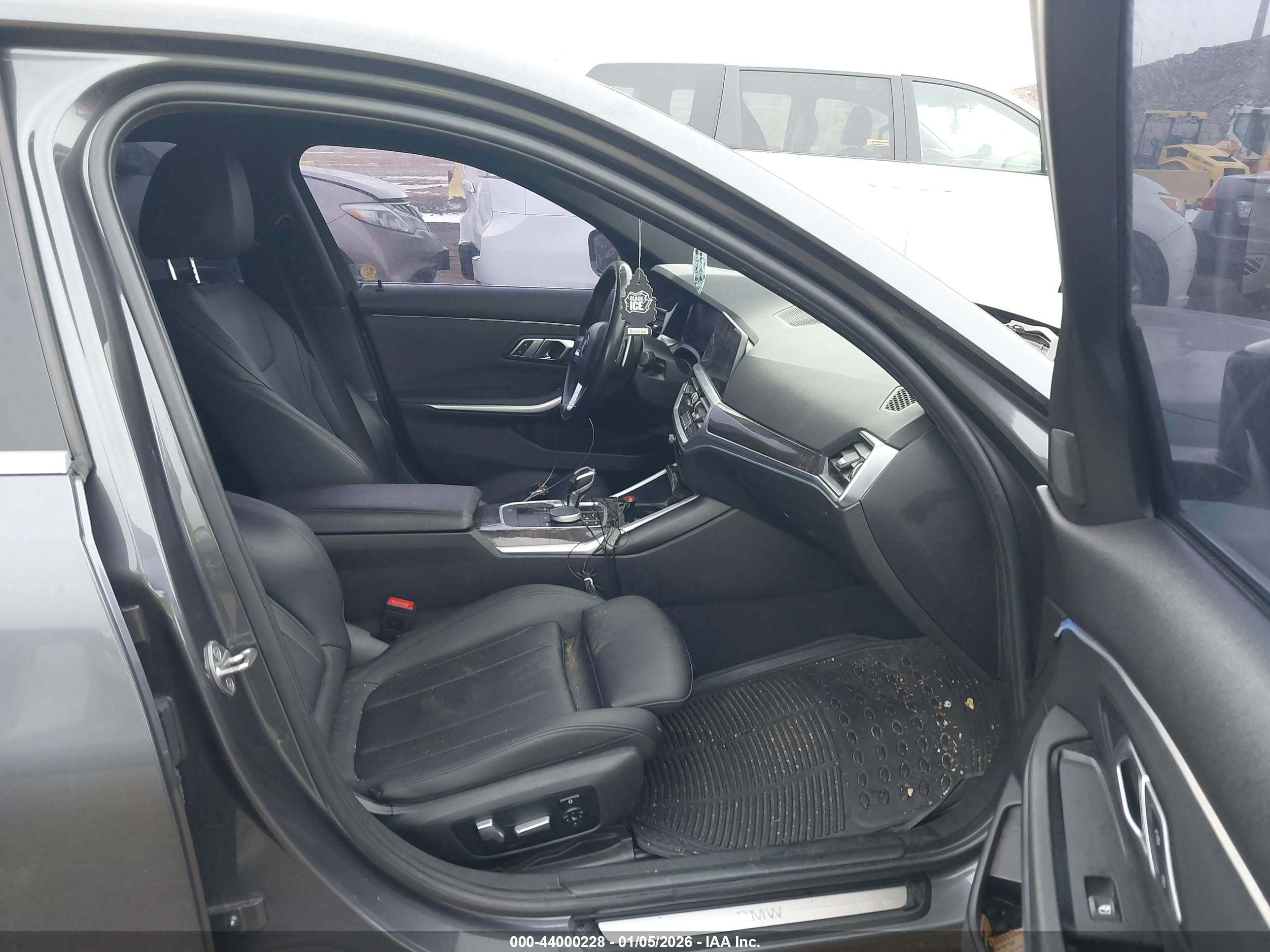 BMW 330I image 5