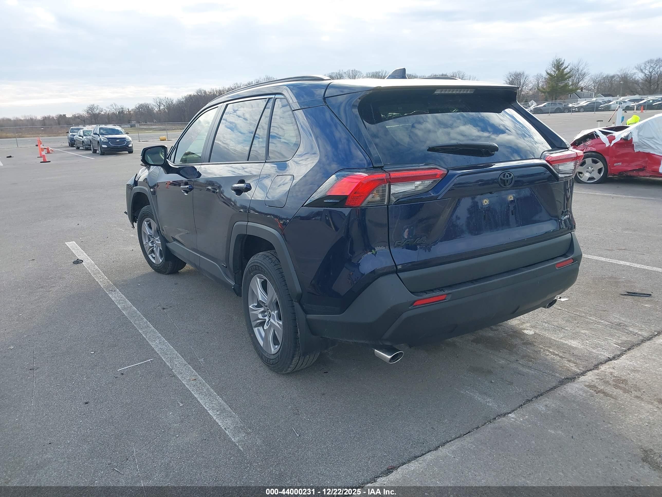 TOYOTA RAV4 image 3