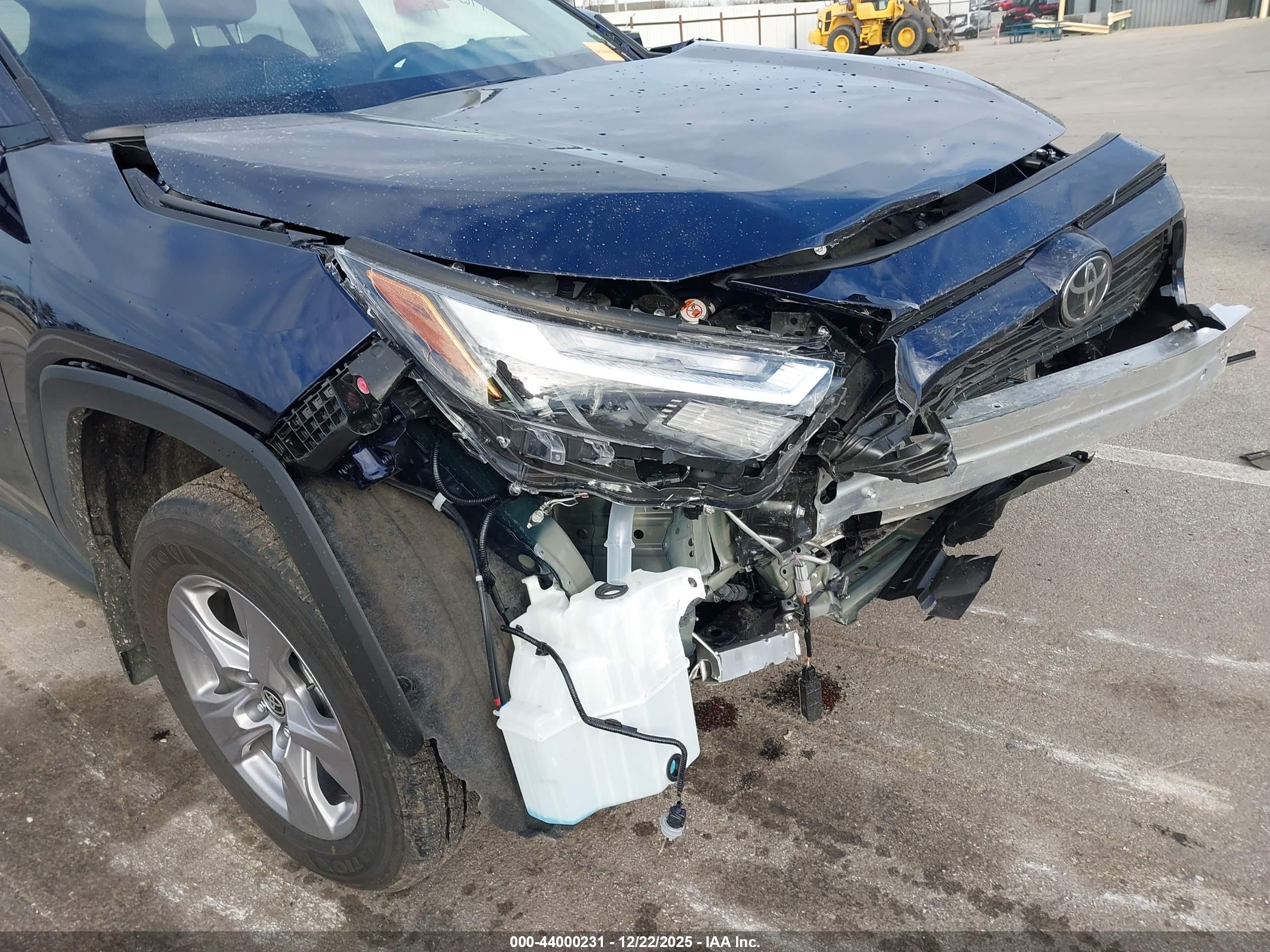 TOYOTA RAV4 image 6