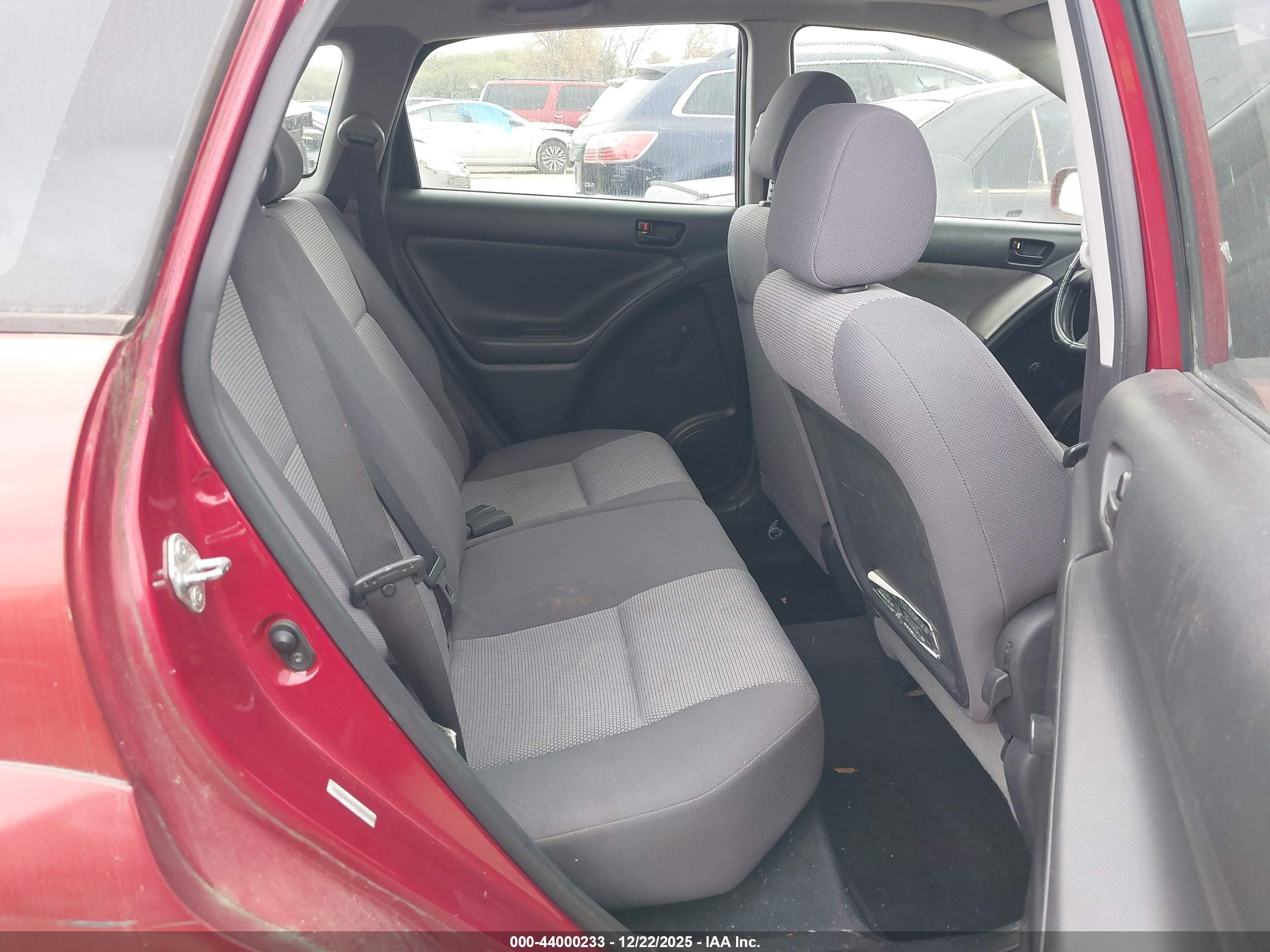 PONTIAC VIBE image 8