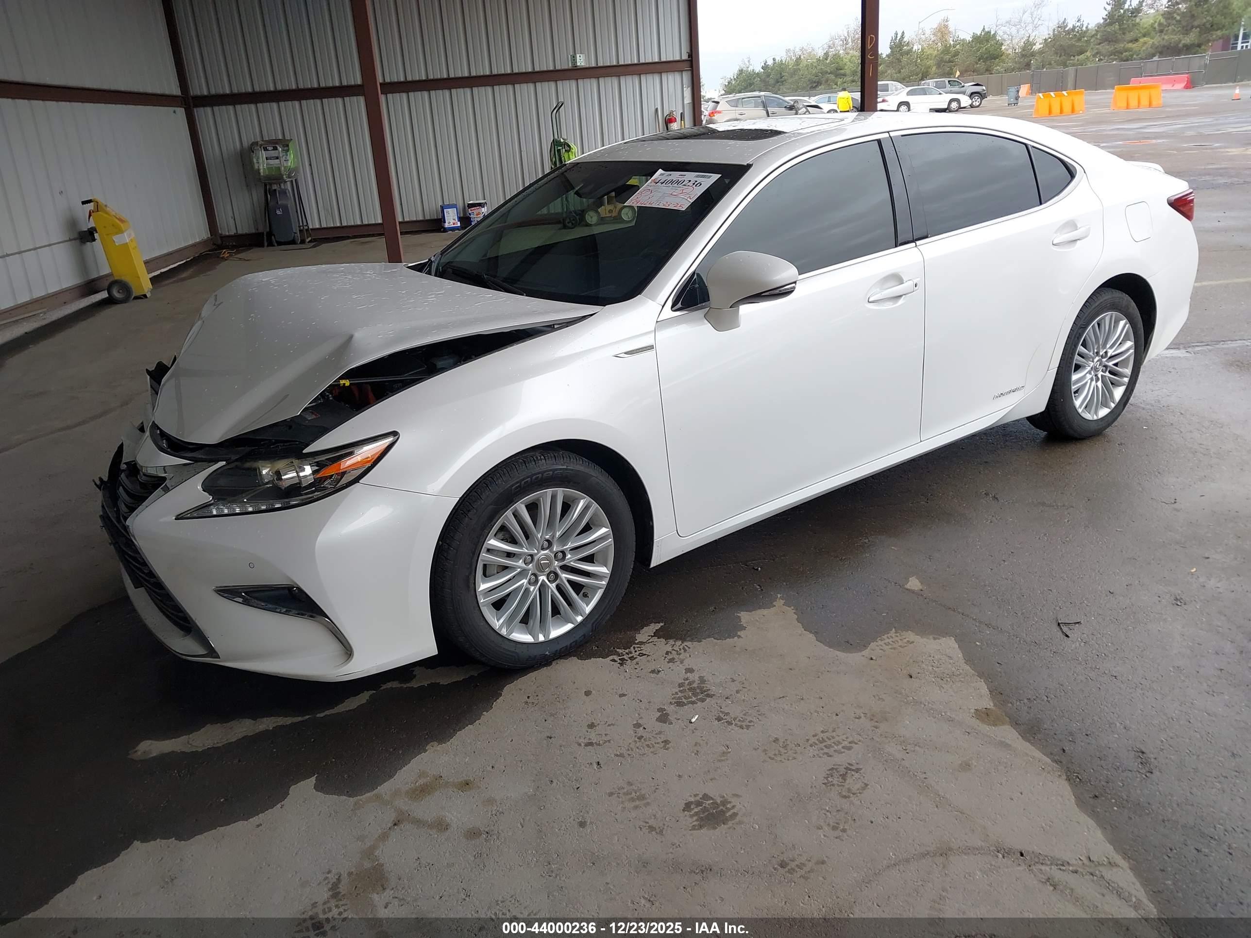 LEXUS ES image 2