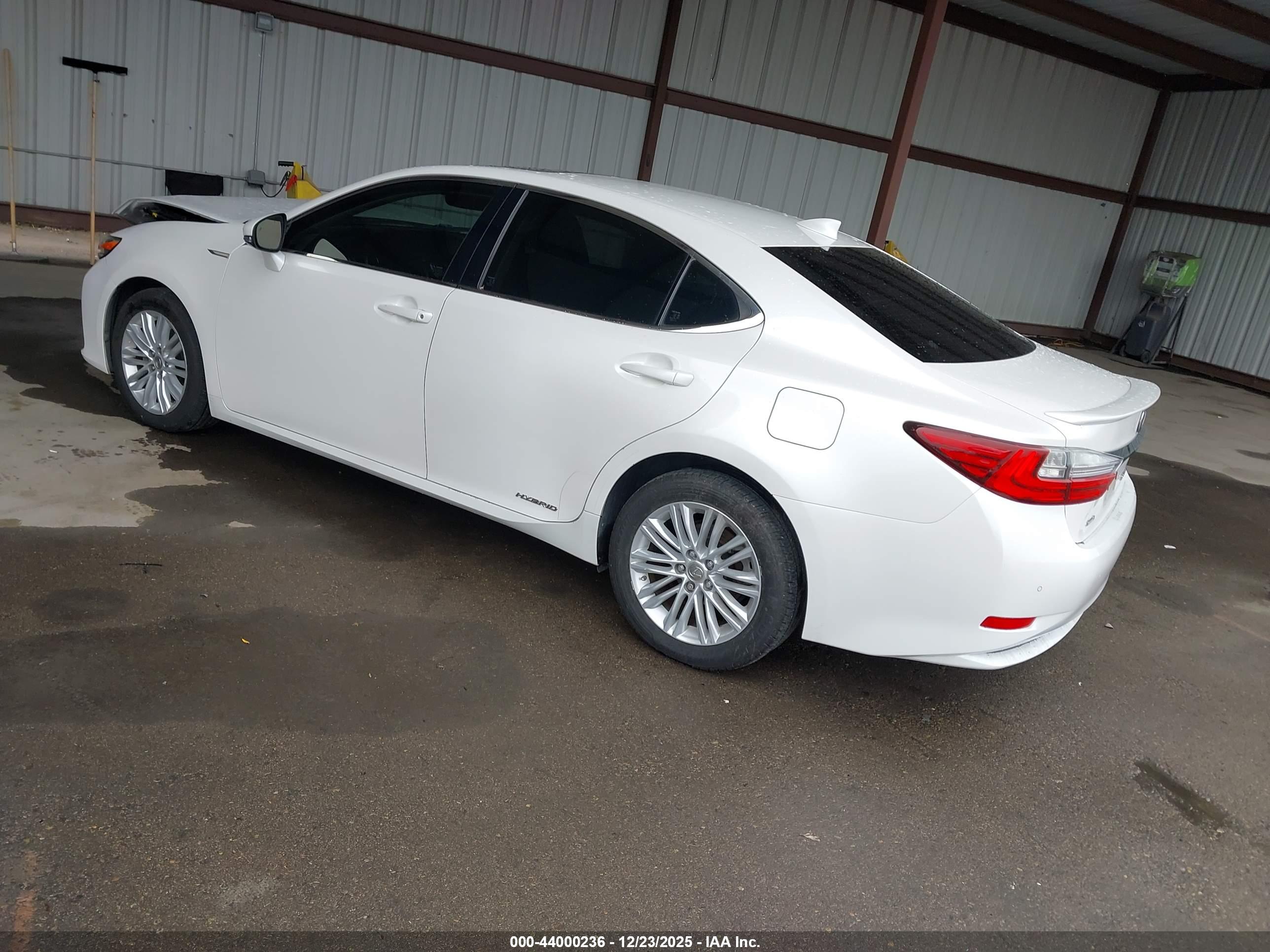 LEXUS ES image 3