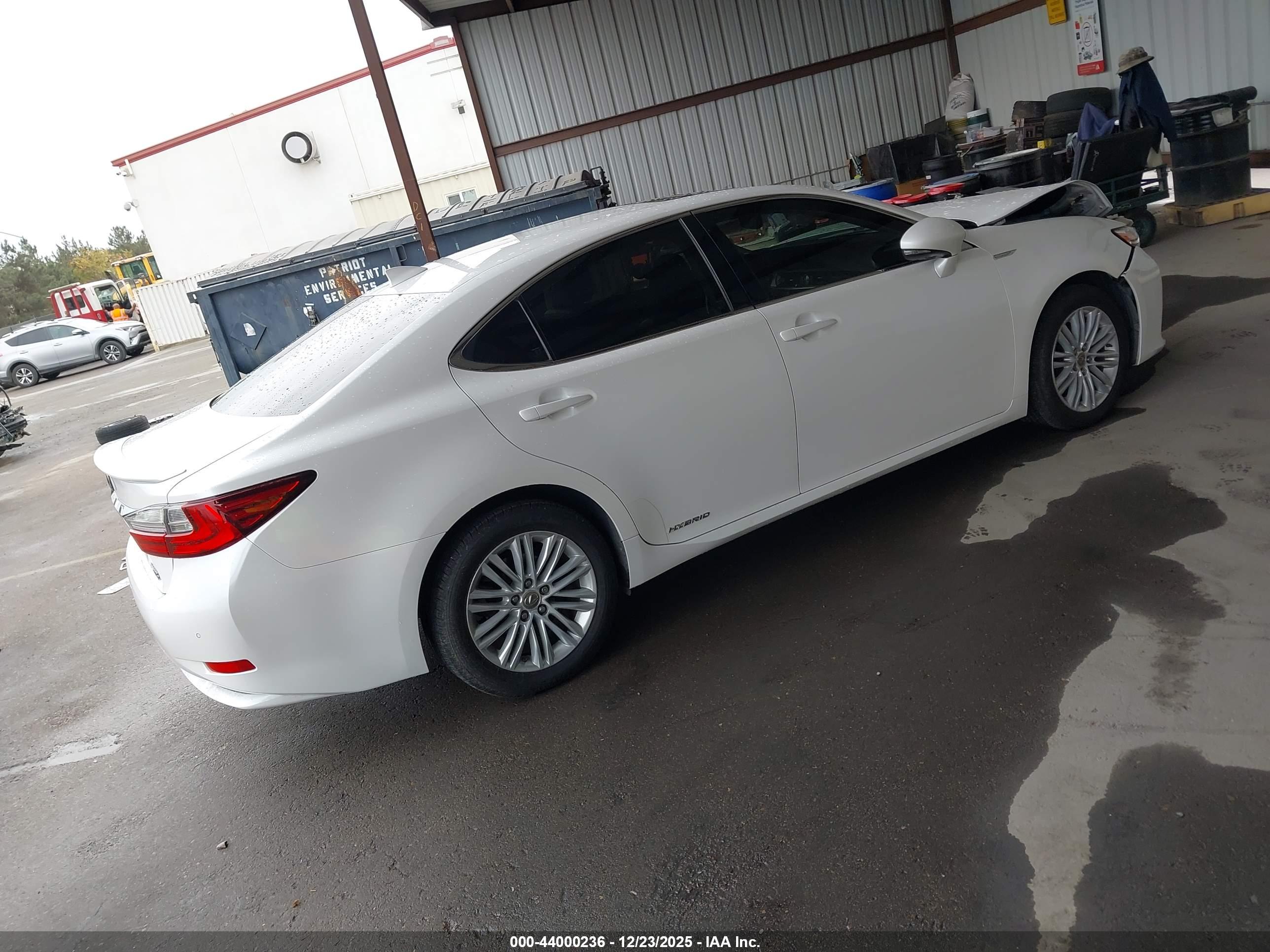 LEXUS ES image 4