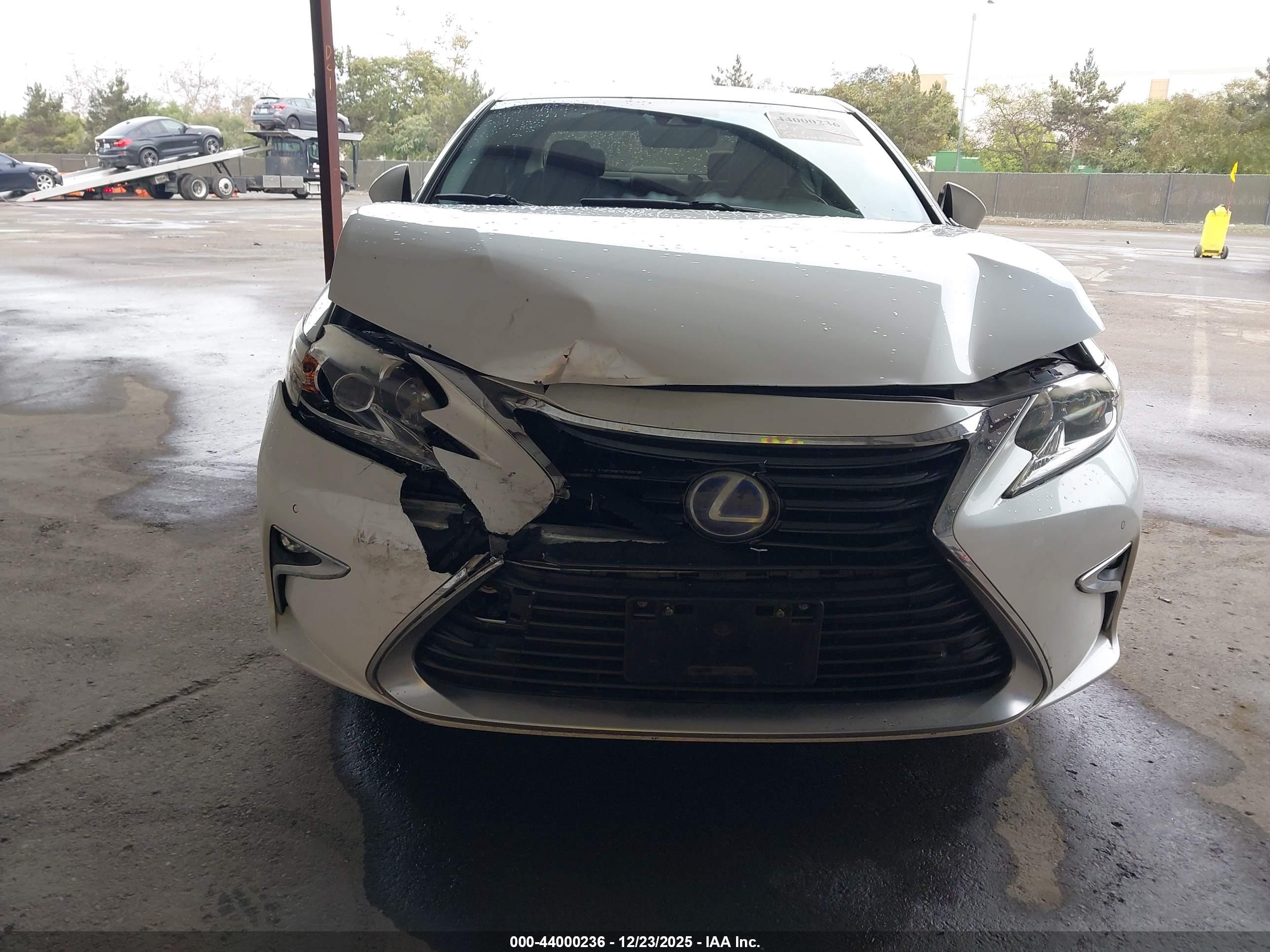 LEXUS ES image 6