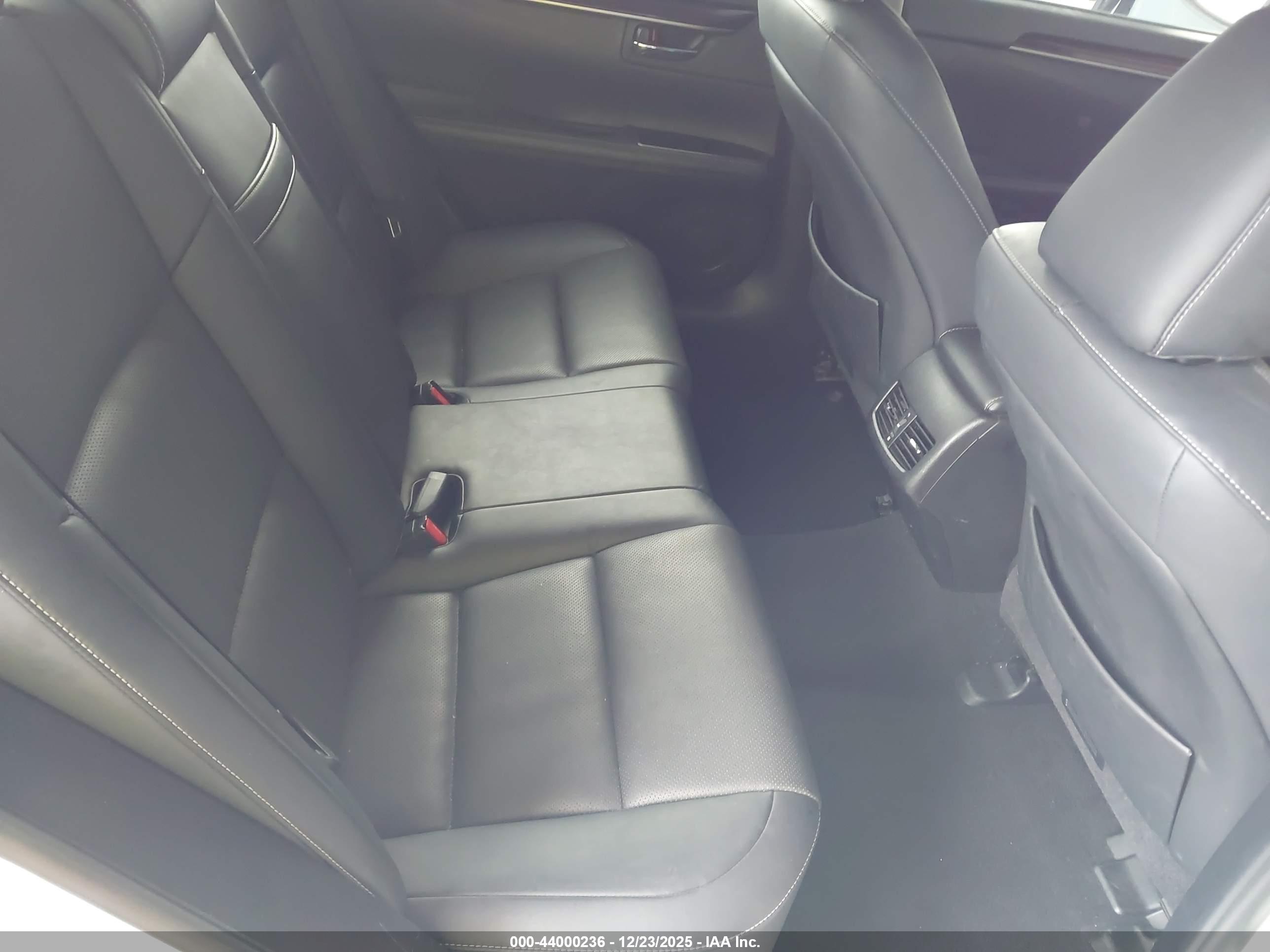 LEXUS ES image 8