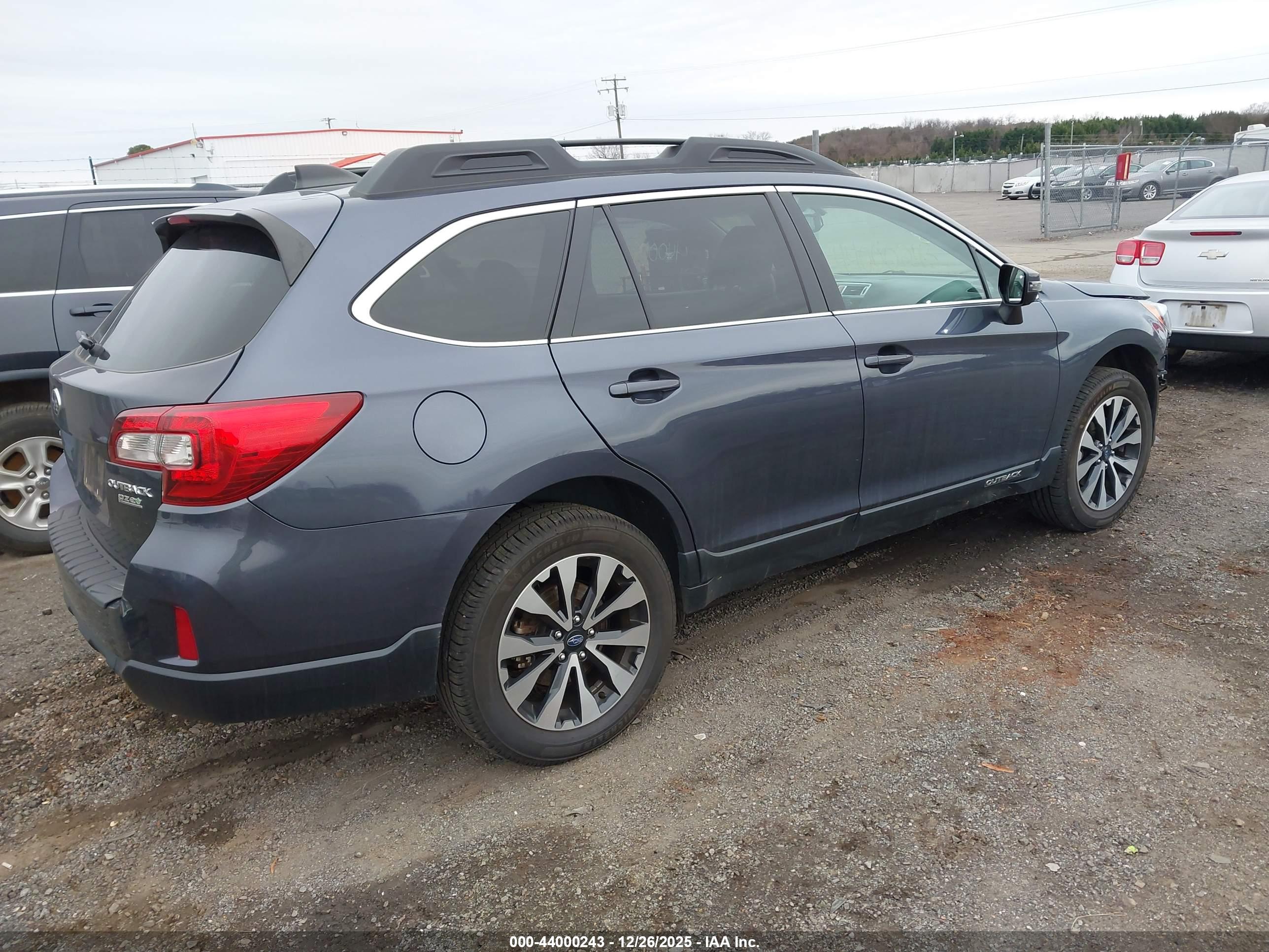 SUBARU OUTBACK image 4