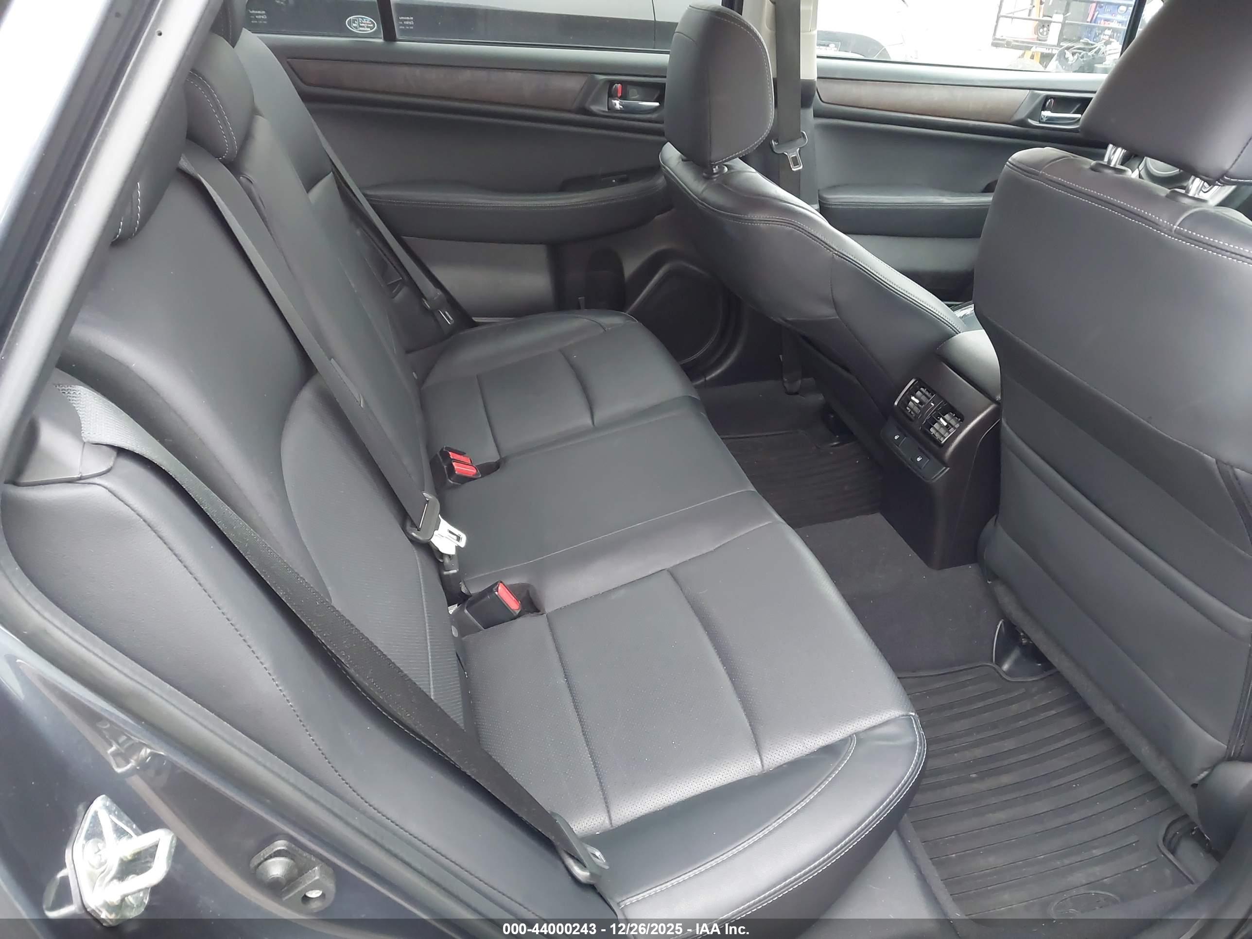 SUBARU OUTBACK image 8