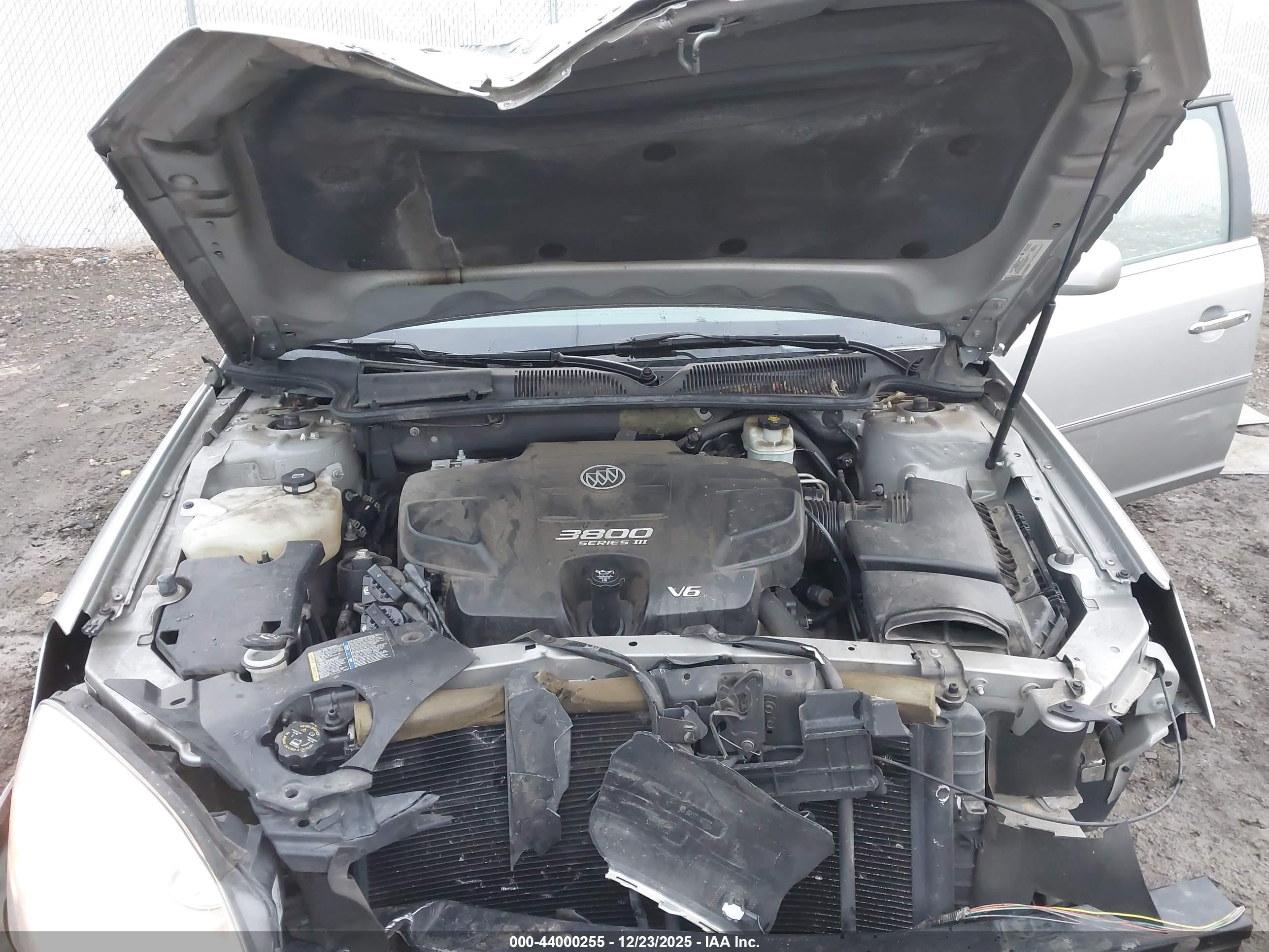 BUICK LUCERNE image 10