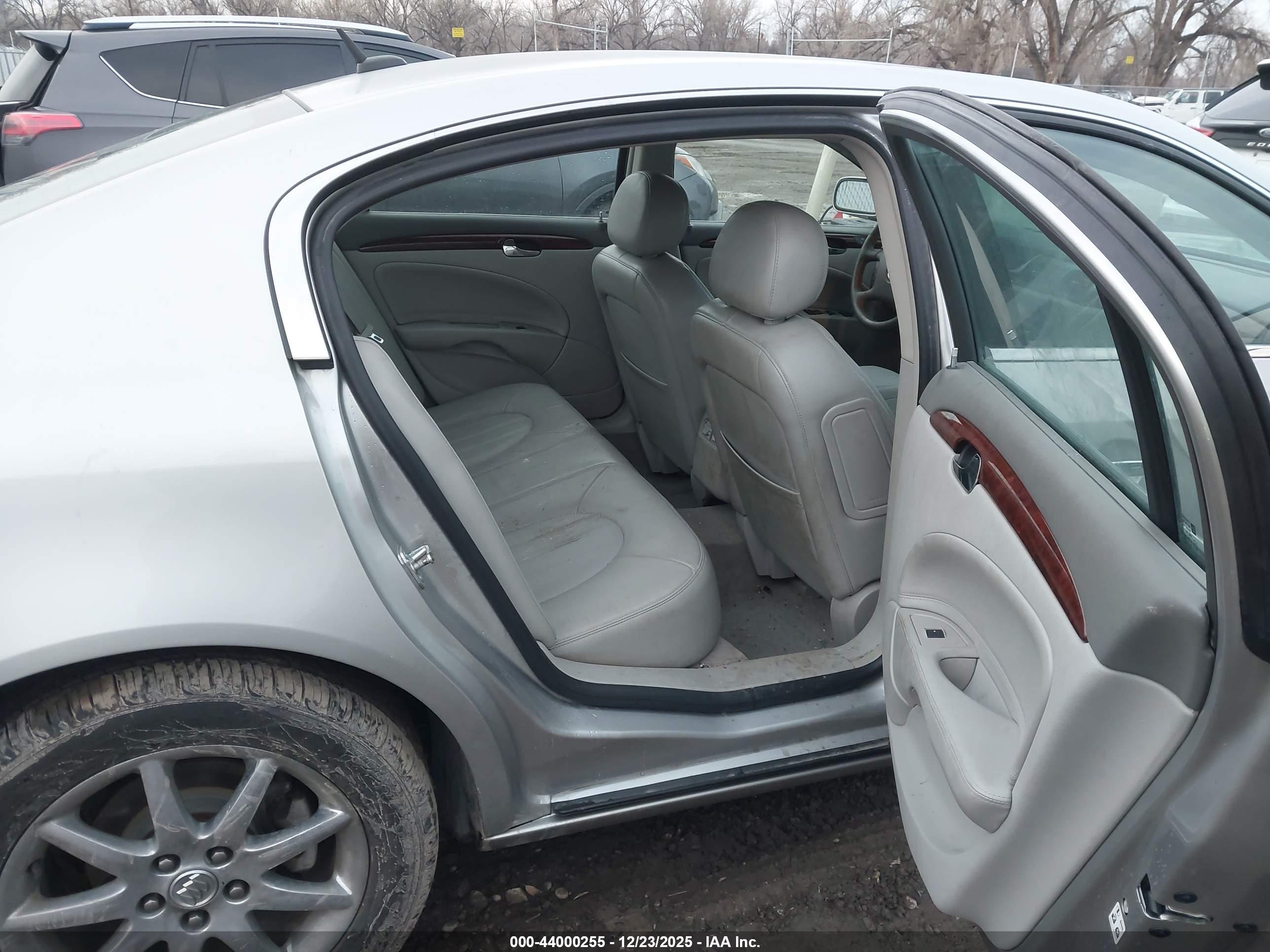 BUICK LUCERNE image 8