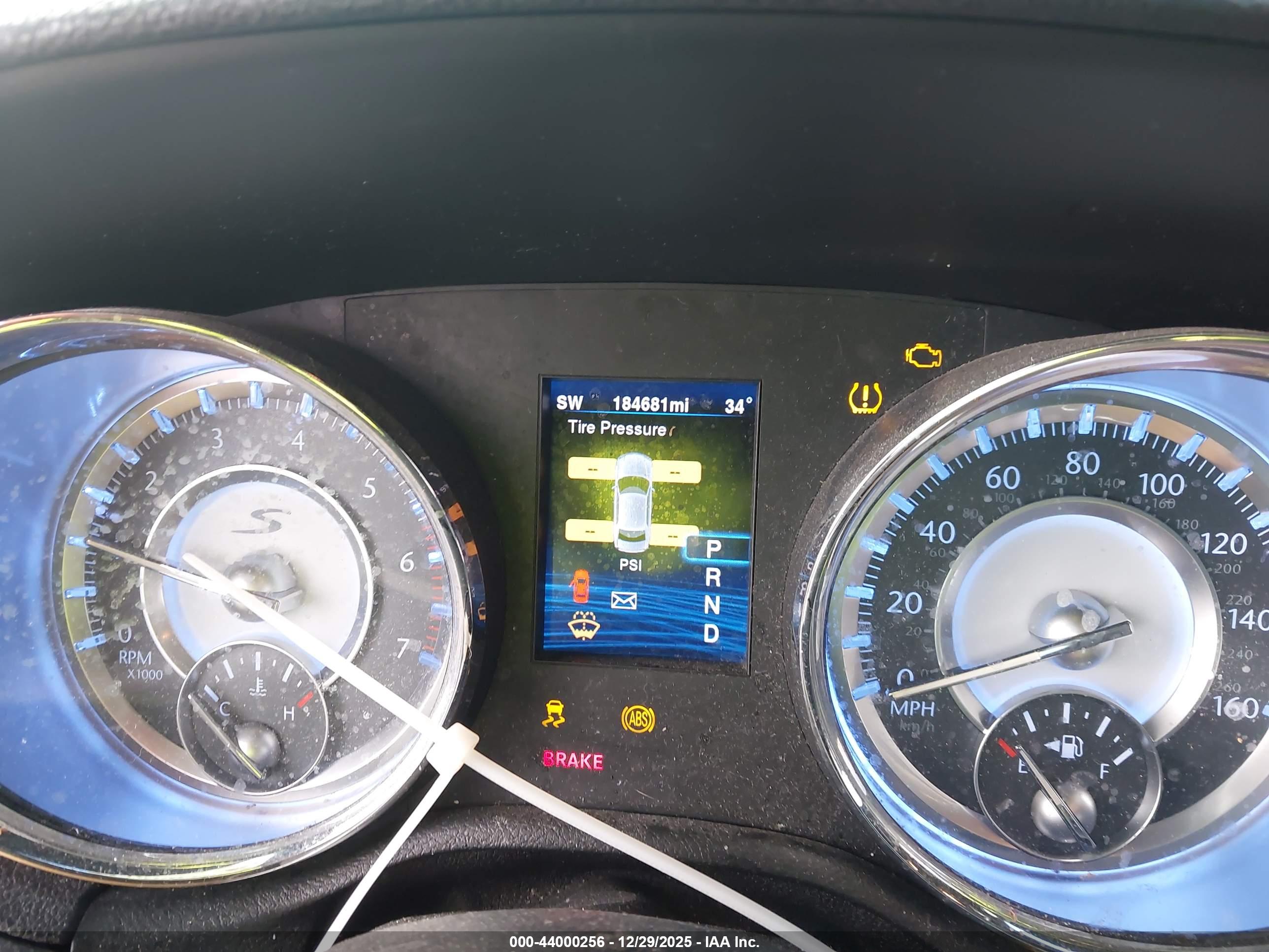 CHRYSLER 300 image 7