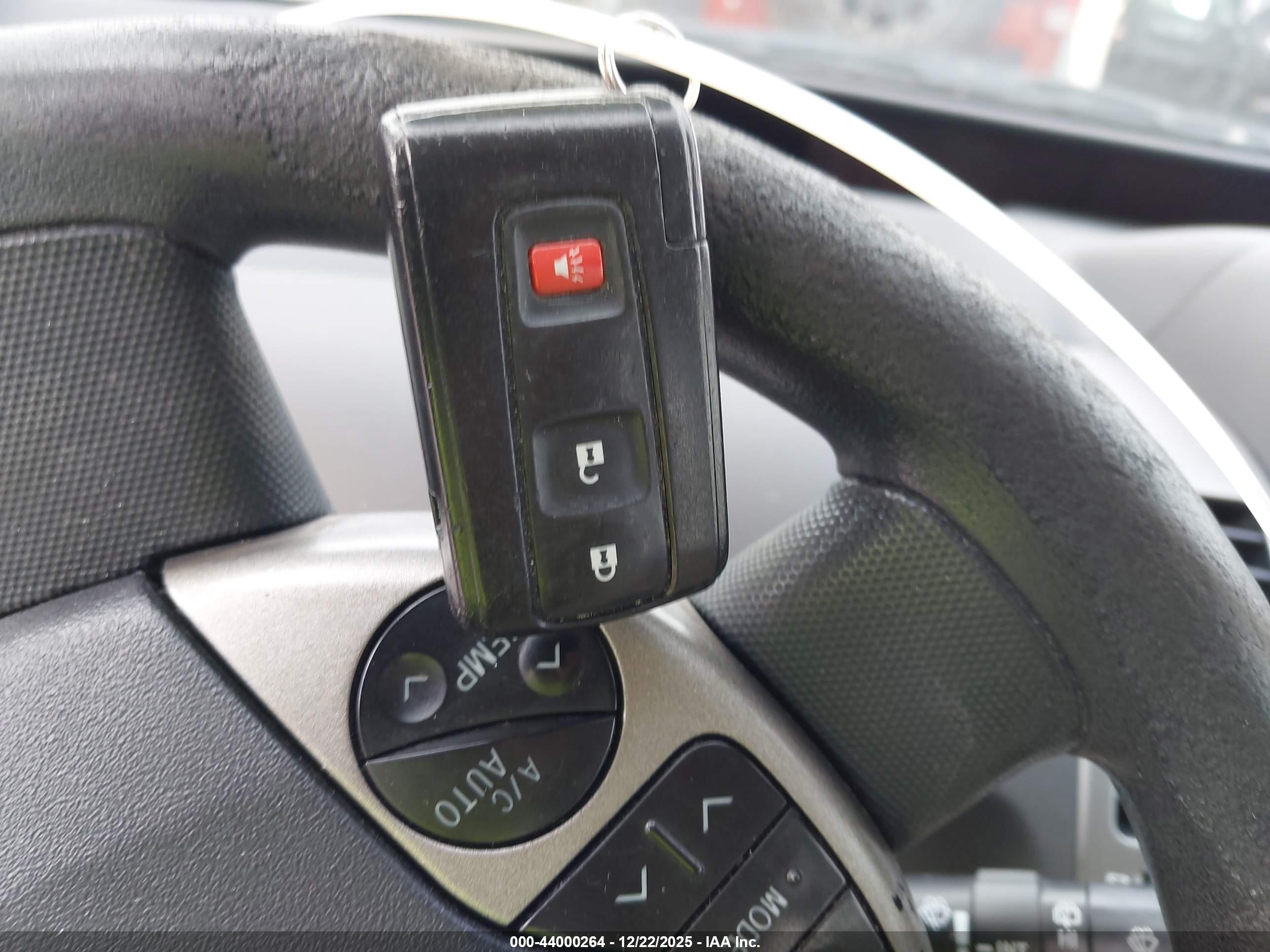 TOYOTA PRIUS image 11