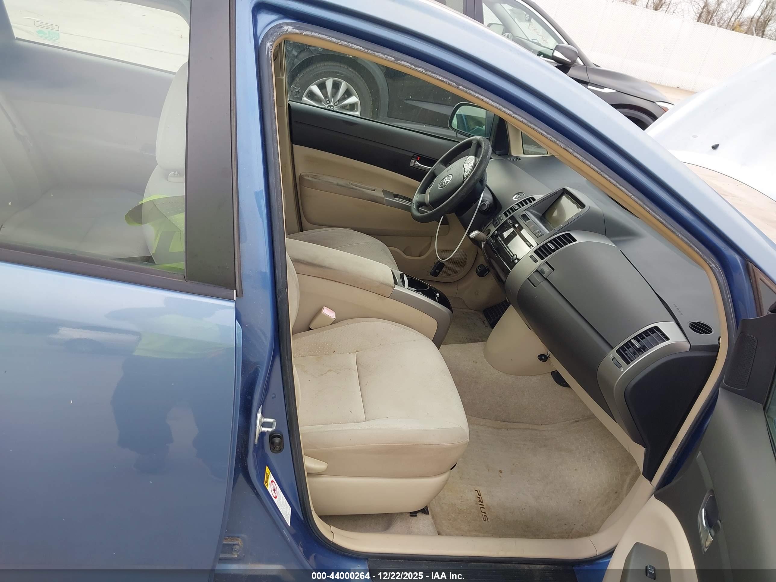 TOYOTA PRIUS image 5