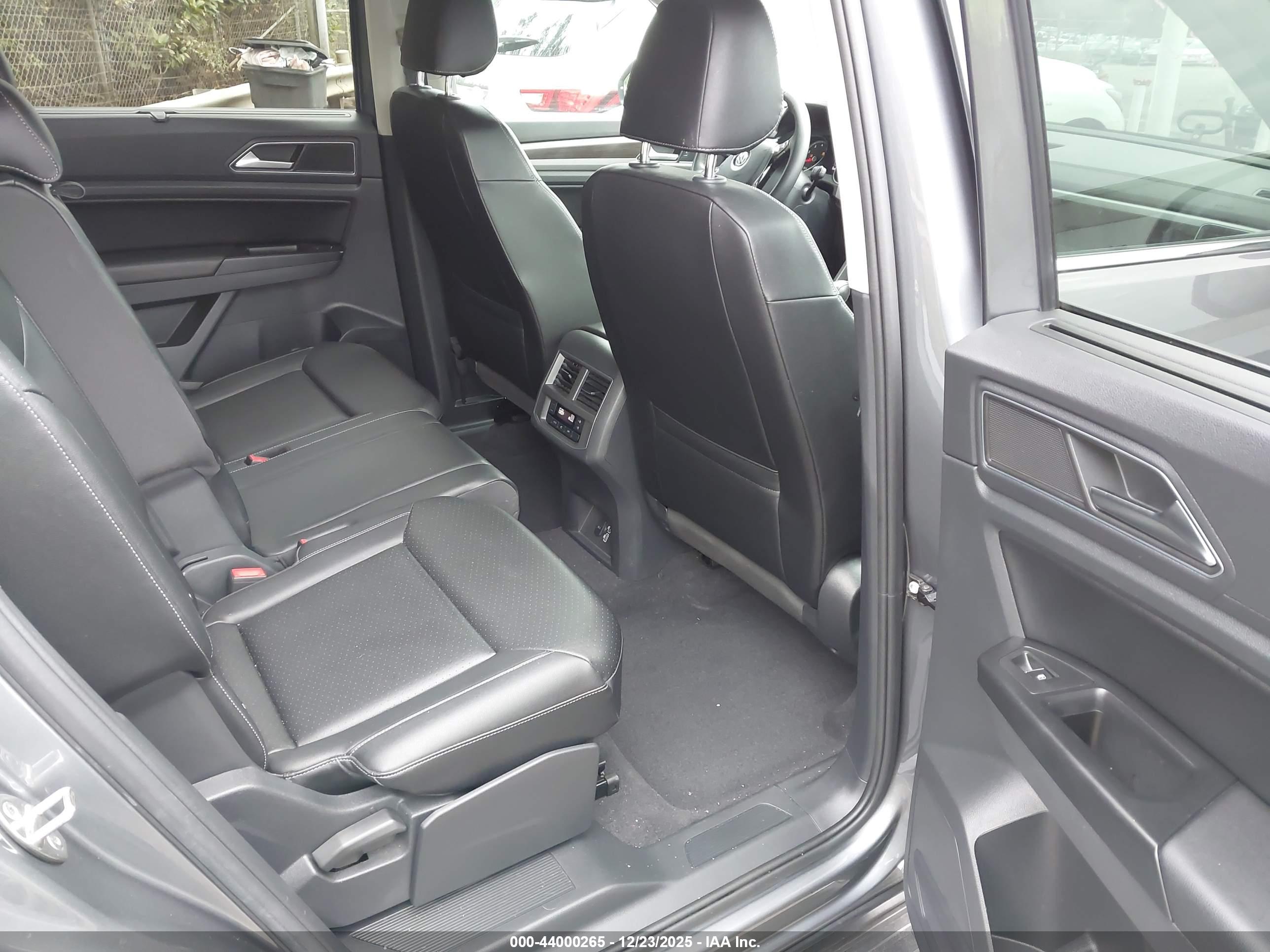 VOLKSWAGEN ATLAS image 8