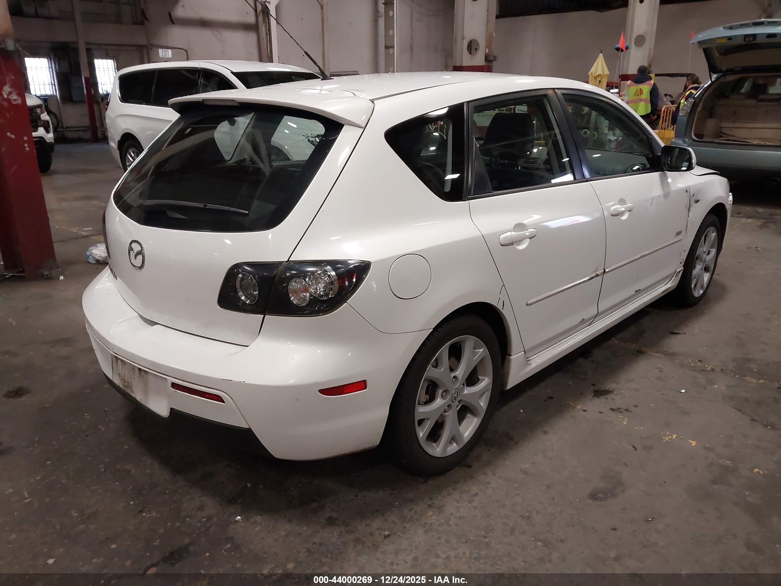 MAZDA MAZDA3 image 4