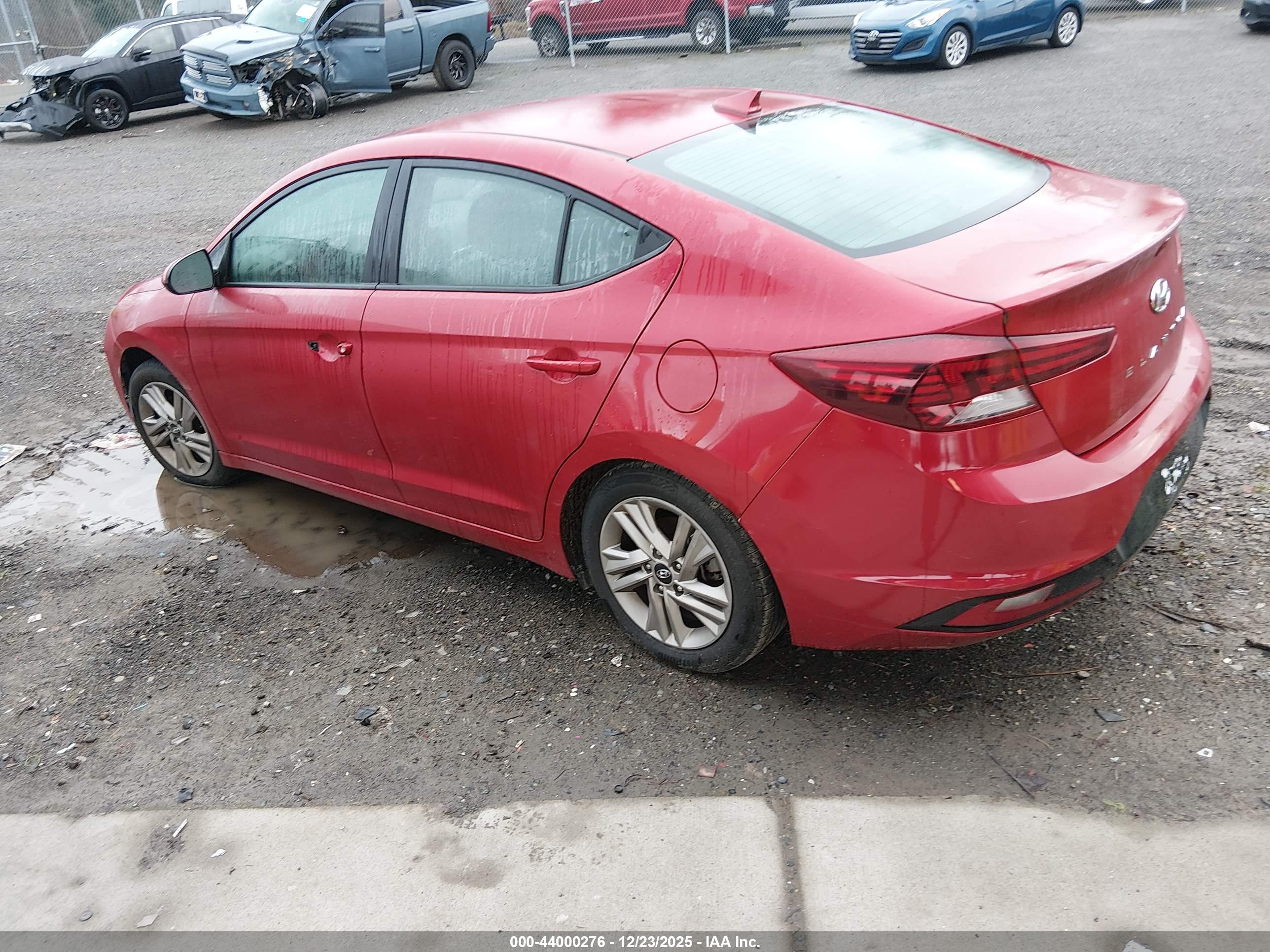 HYUNDAI ELANTRA image 3