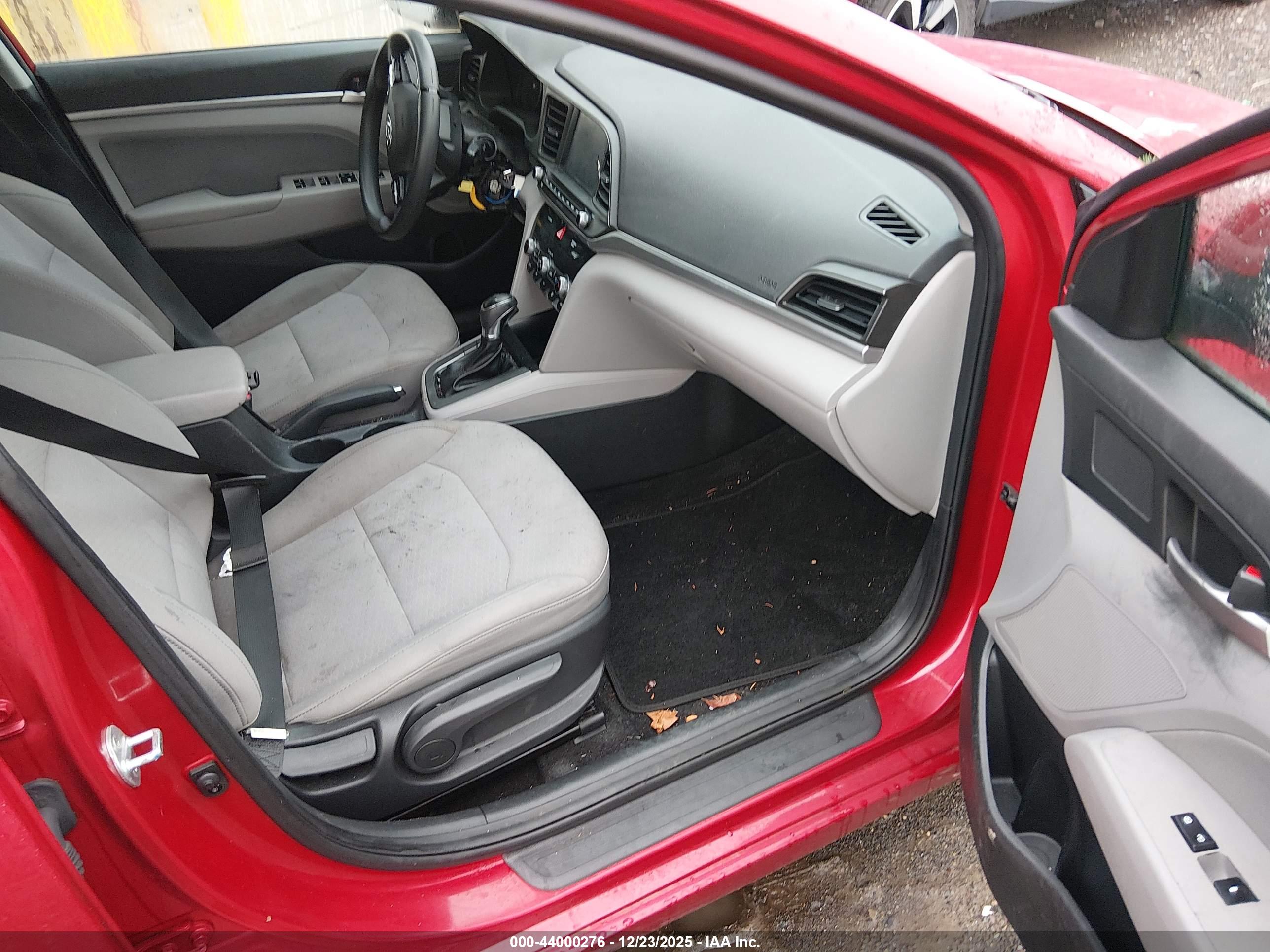 HYUNDAI ELANTRA image 5