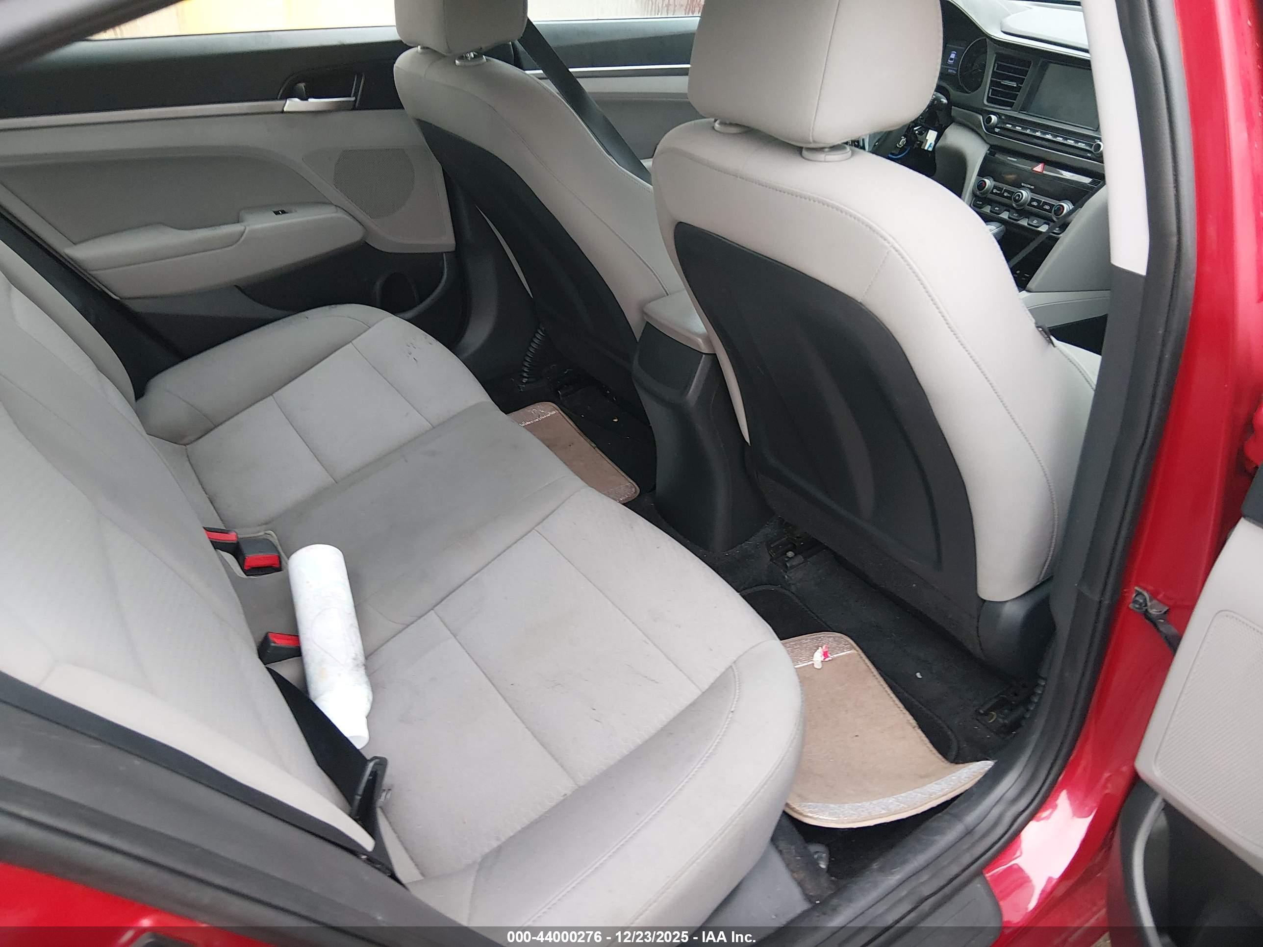 HYUNDAI ELANTRA image 8