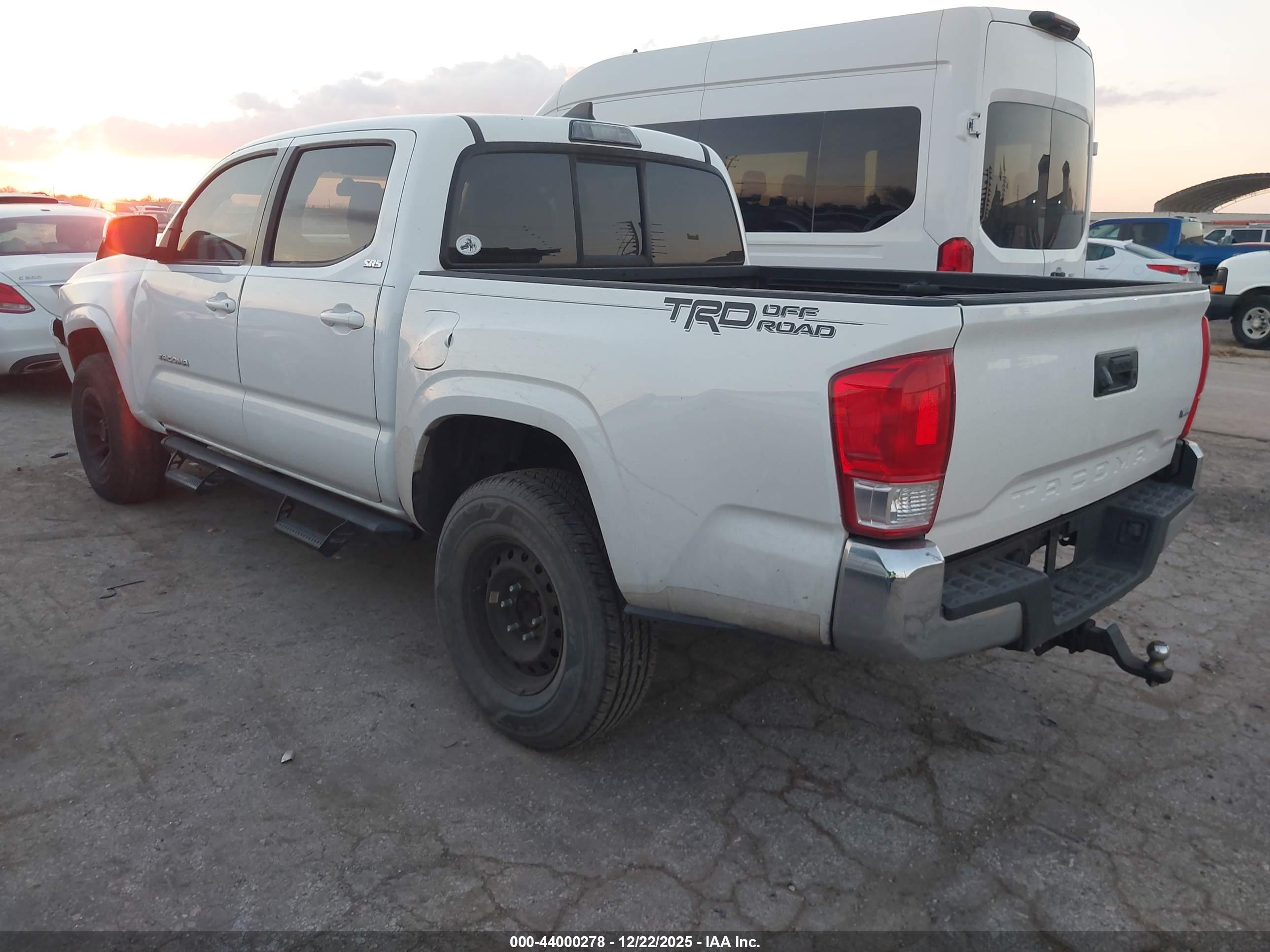 TOYOTA TACOMA image 3