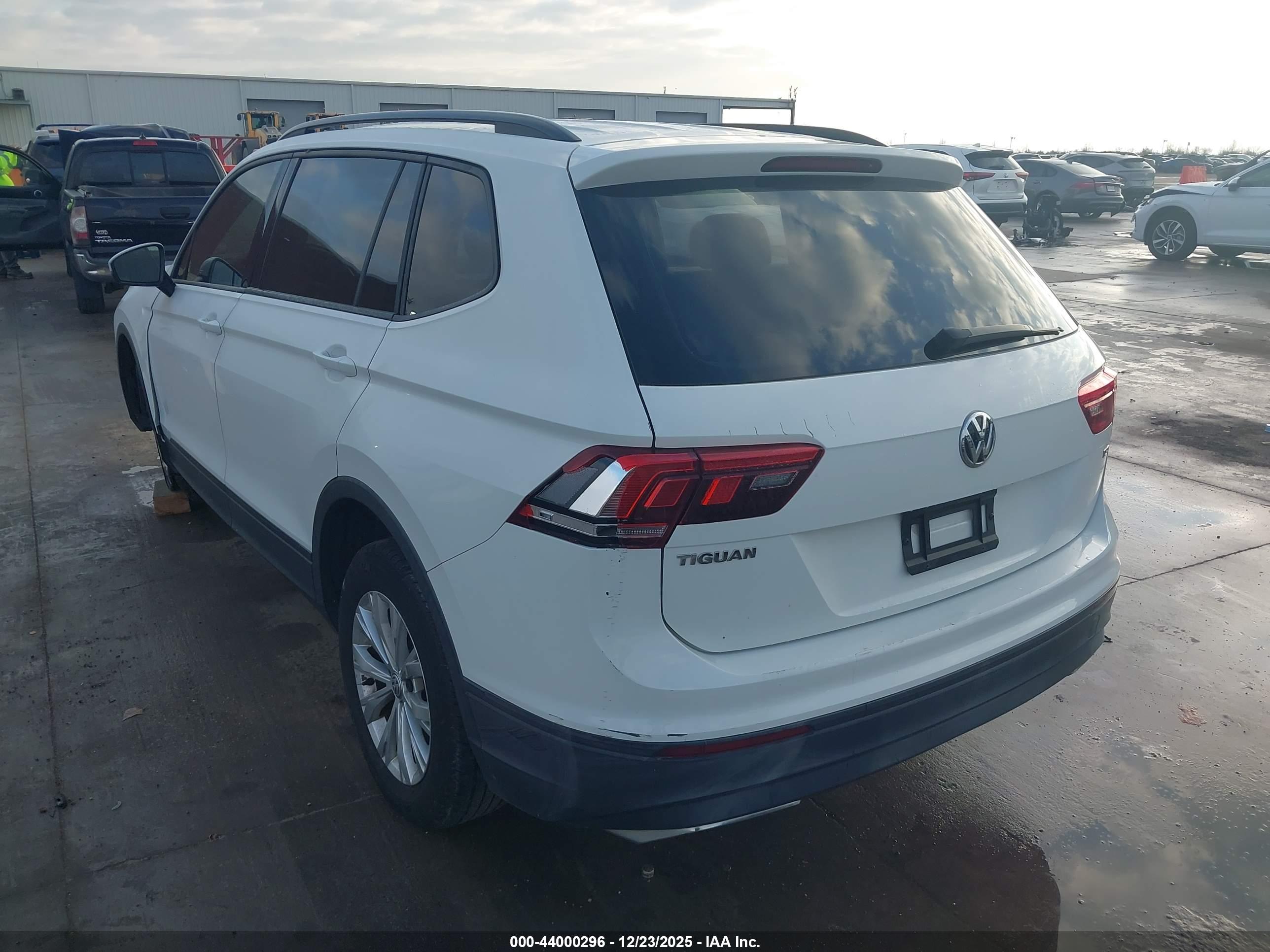 VOLKSWAGEN TIGUAN image 3