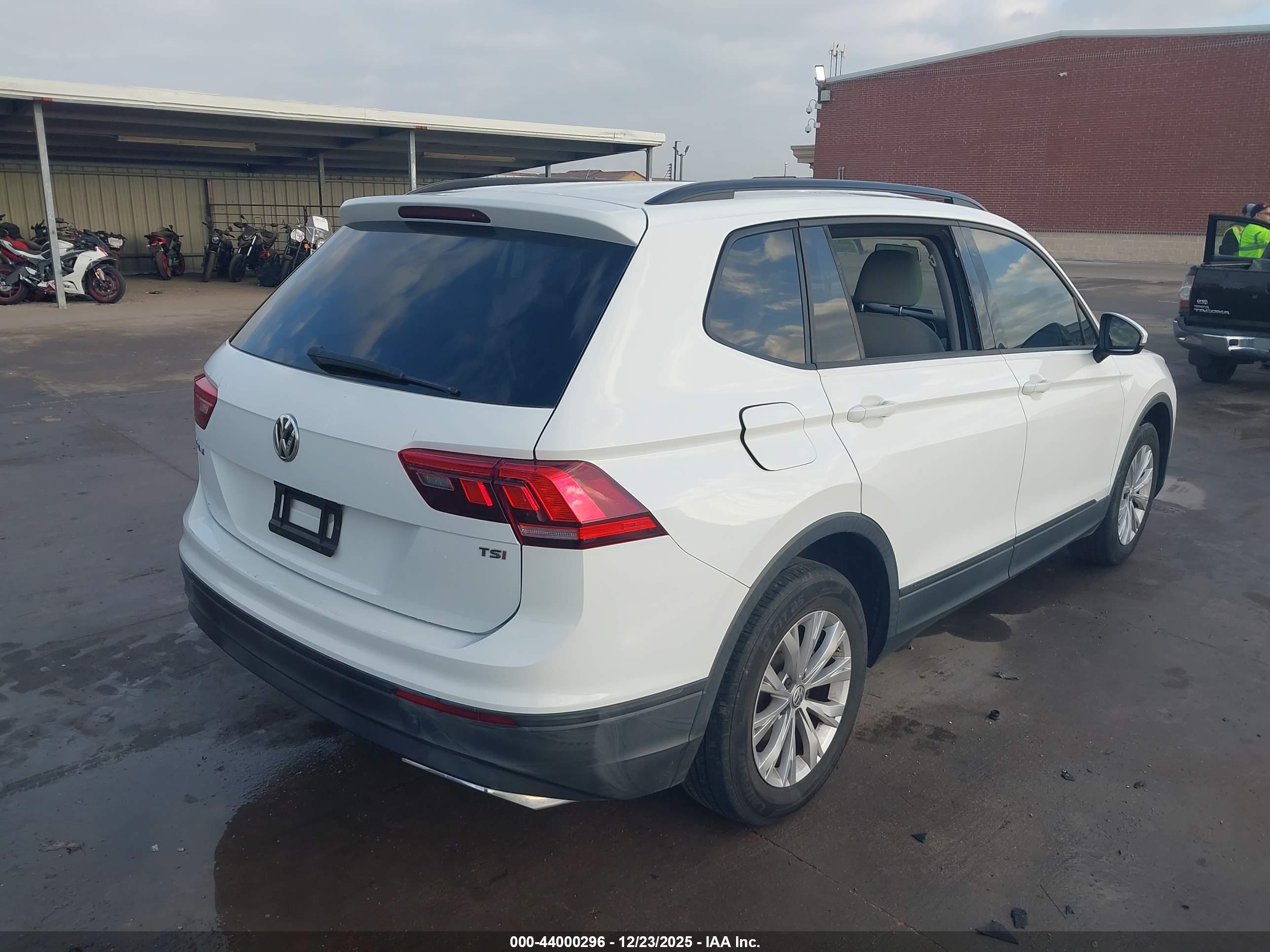 VOLKSWAGEN TIGUAN image 4