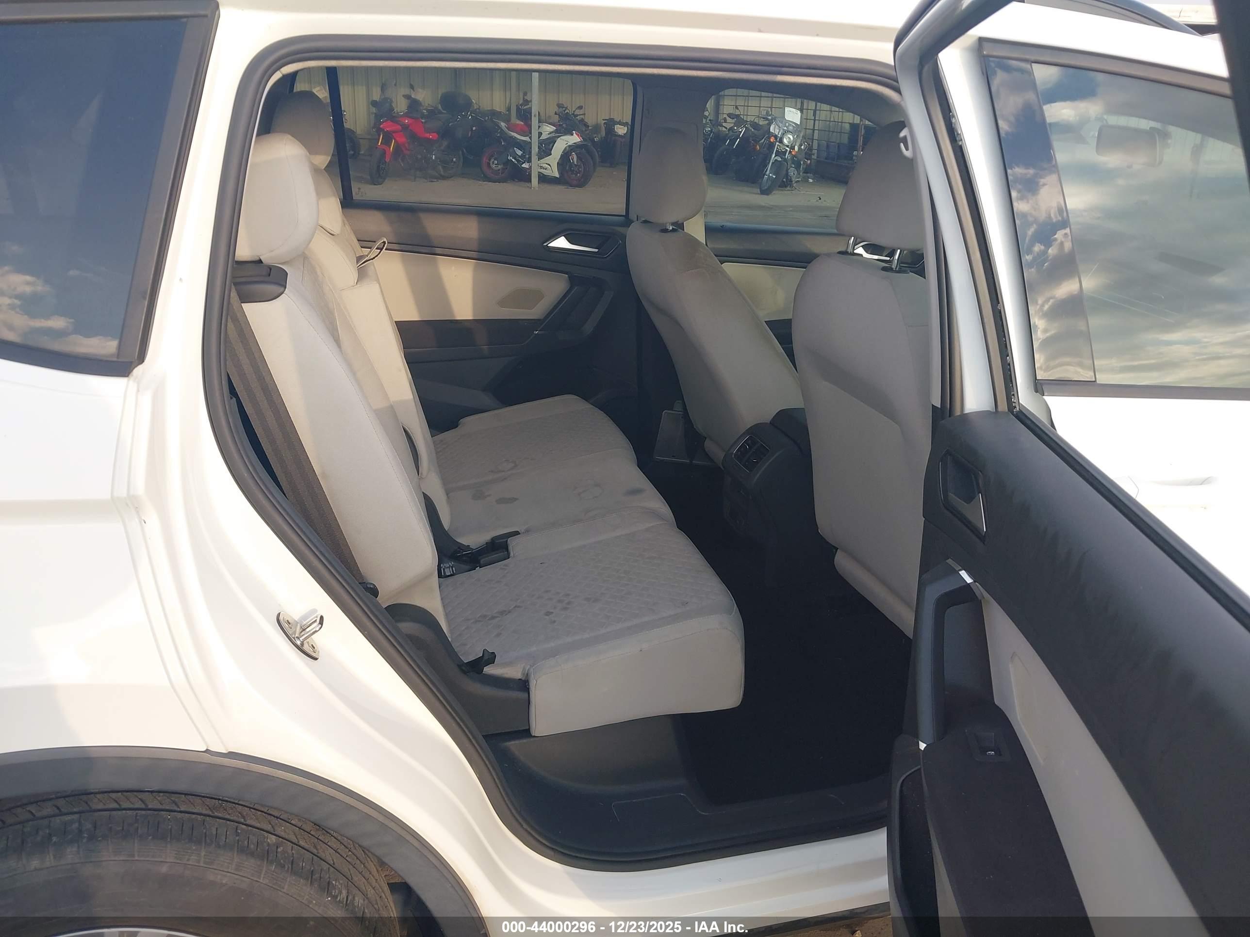 VOLKSWAGEN TIGUAN image 8