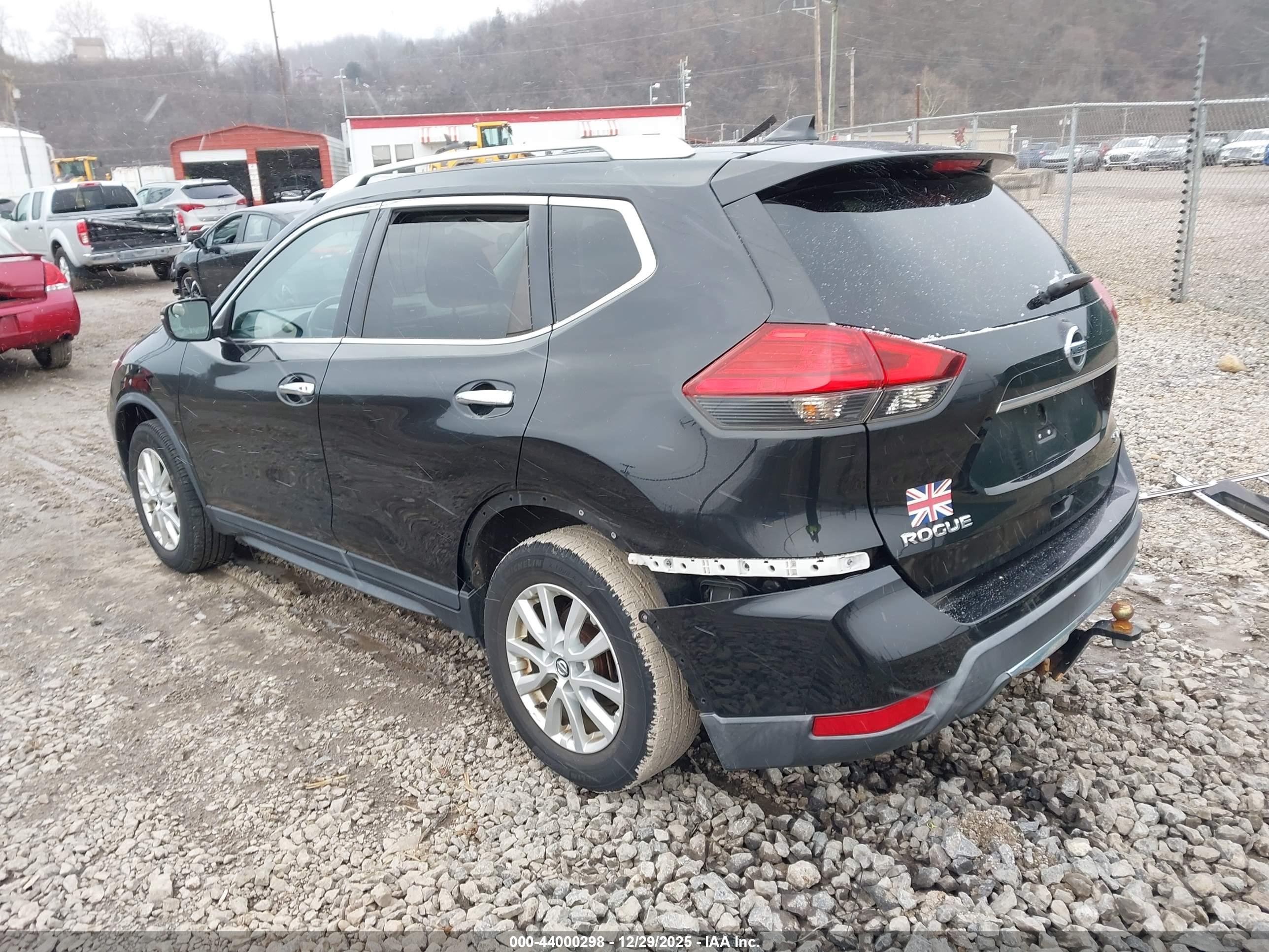NISSAN ROGUE image 3