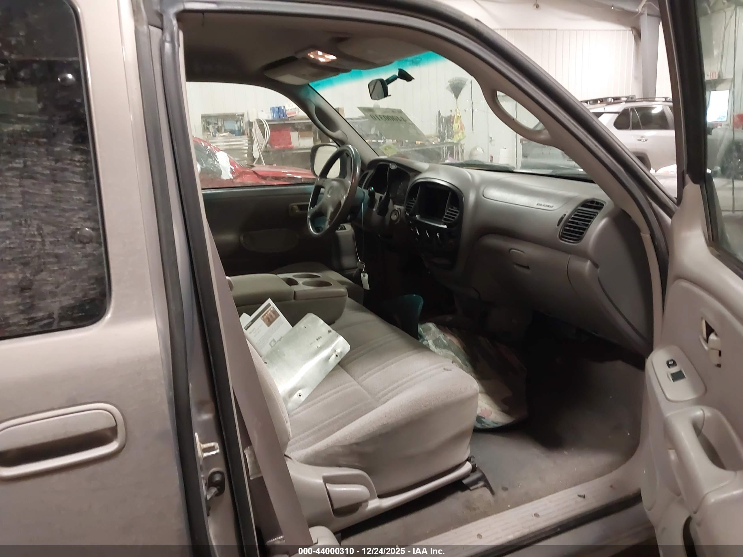 TOYOTA TUNDRA image 5