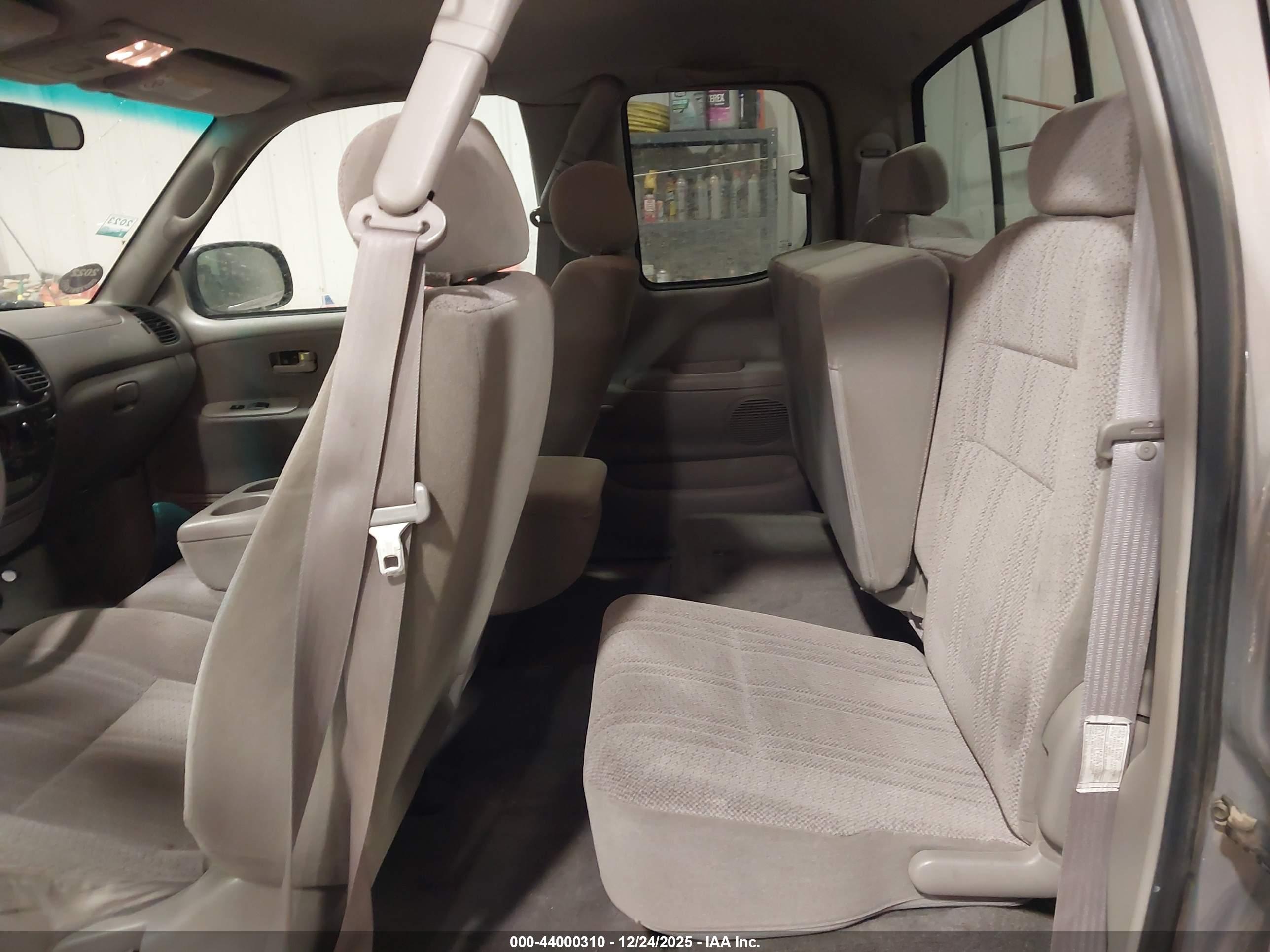 TOYOTA TUNDRA image 8