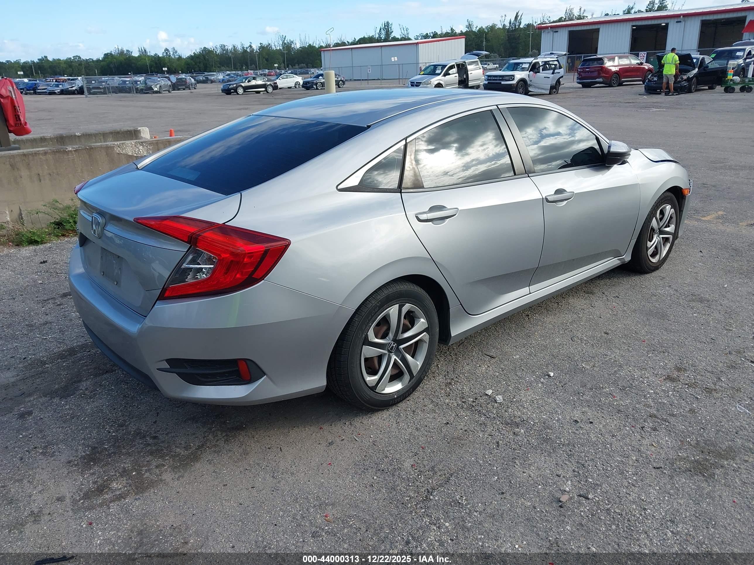 HONDA CIVIC image 4
