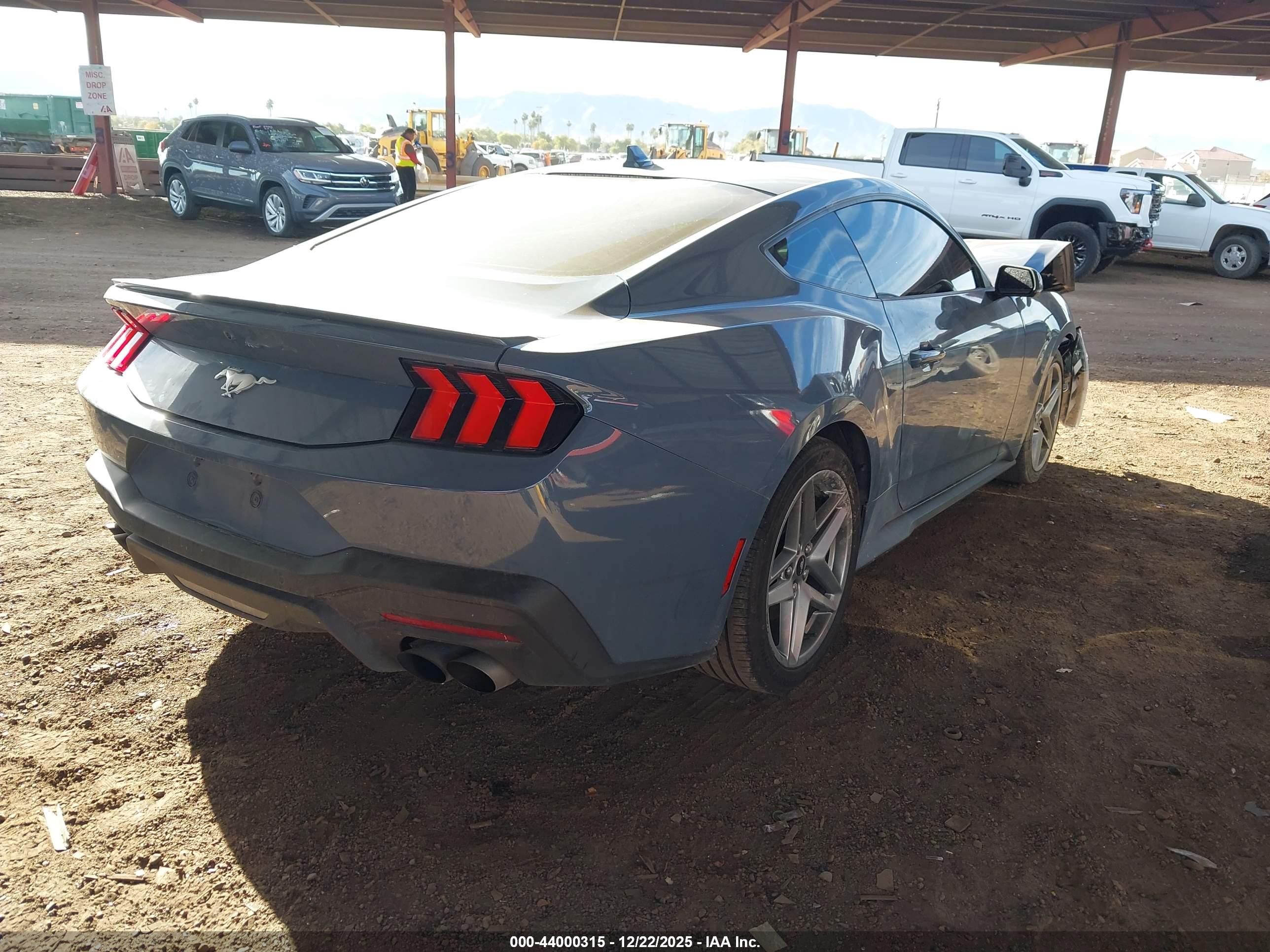 FORD MUSTANG image 4