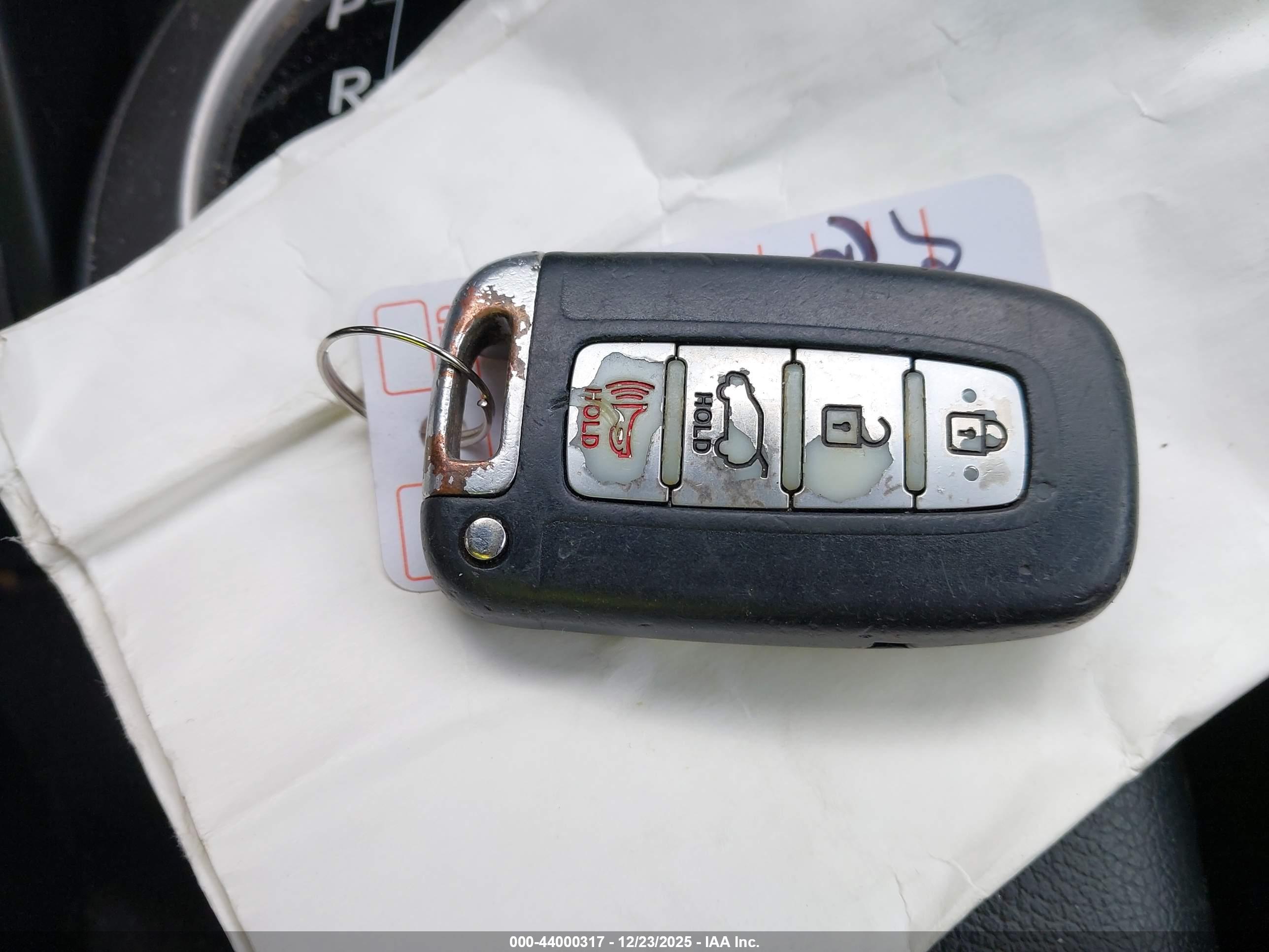 HYUNDAI VELOSTER image 11
