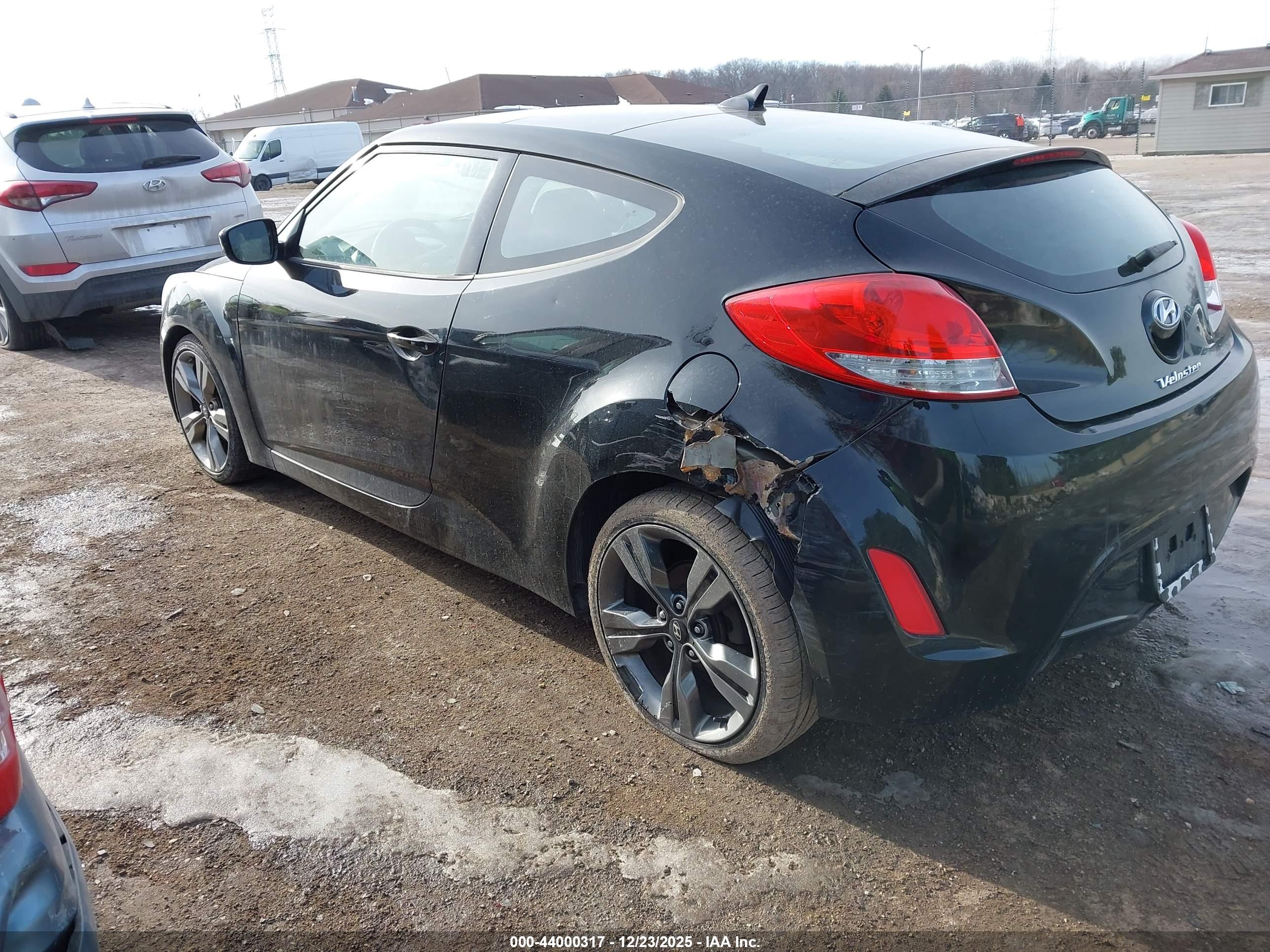 HYUNDAI VELOSTER image 3
