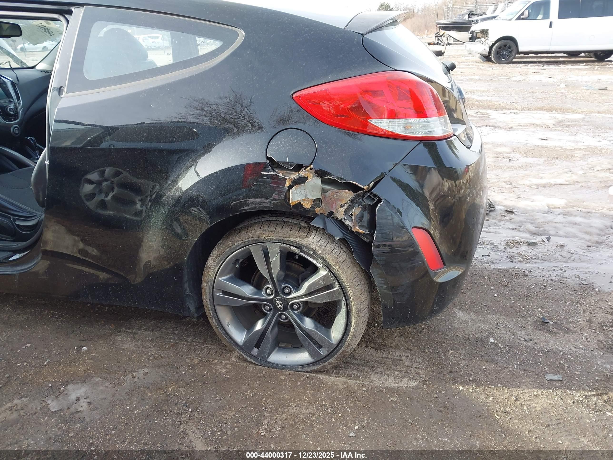 HYUNDAI VELOSTER image 6